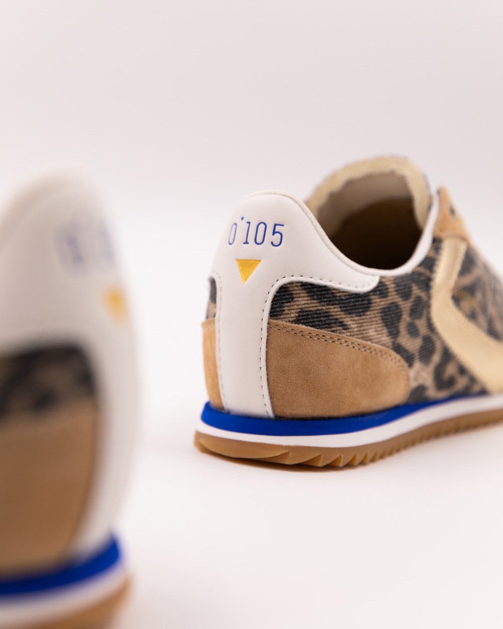 0 - 105 - Lina Leo - Leopard - Four Roses