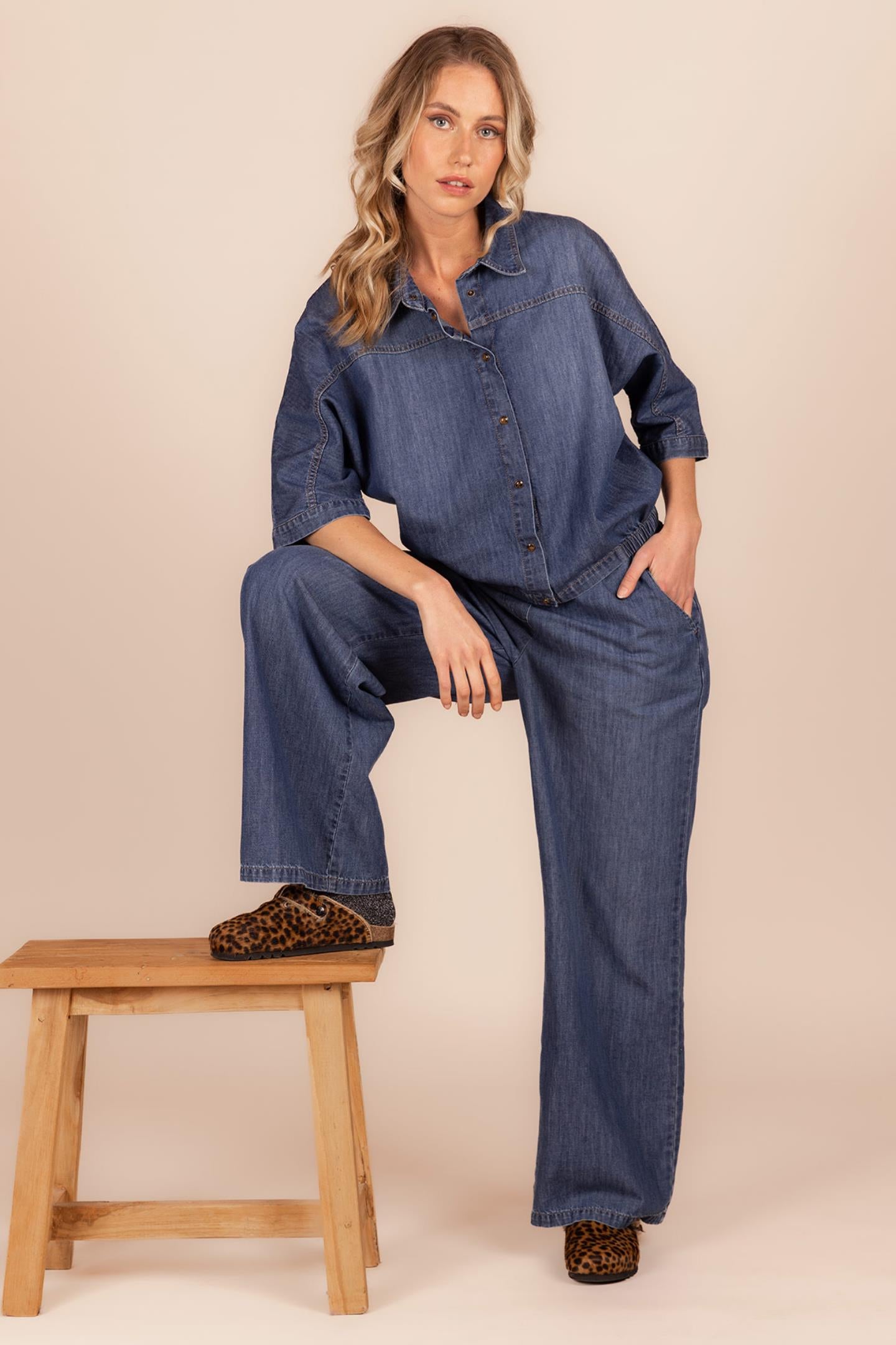 BLOUSE IN SOEPELE JEANS (8518)