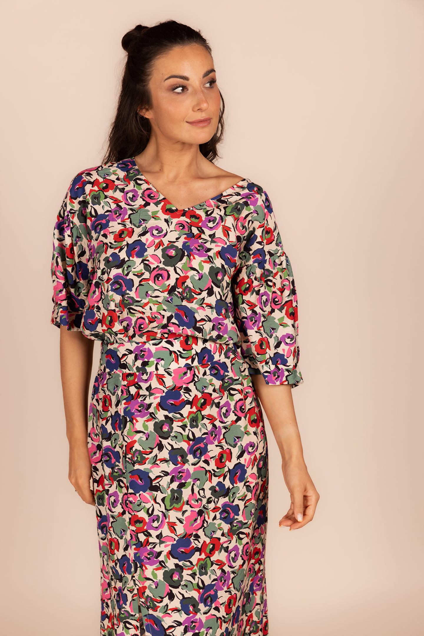 BLOUSE MET V-HALS EN BLOEMENPRINT (8590)