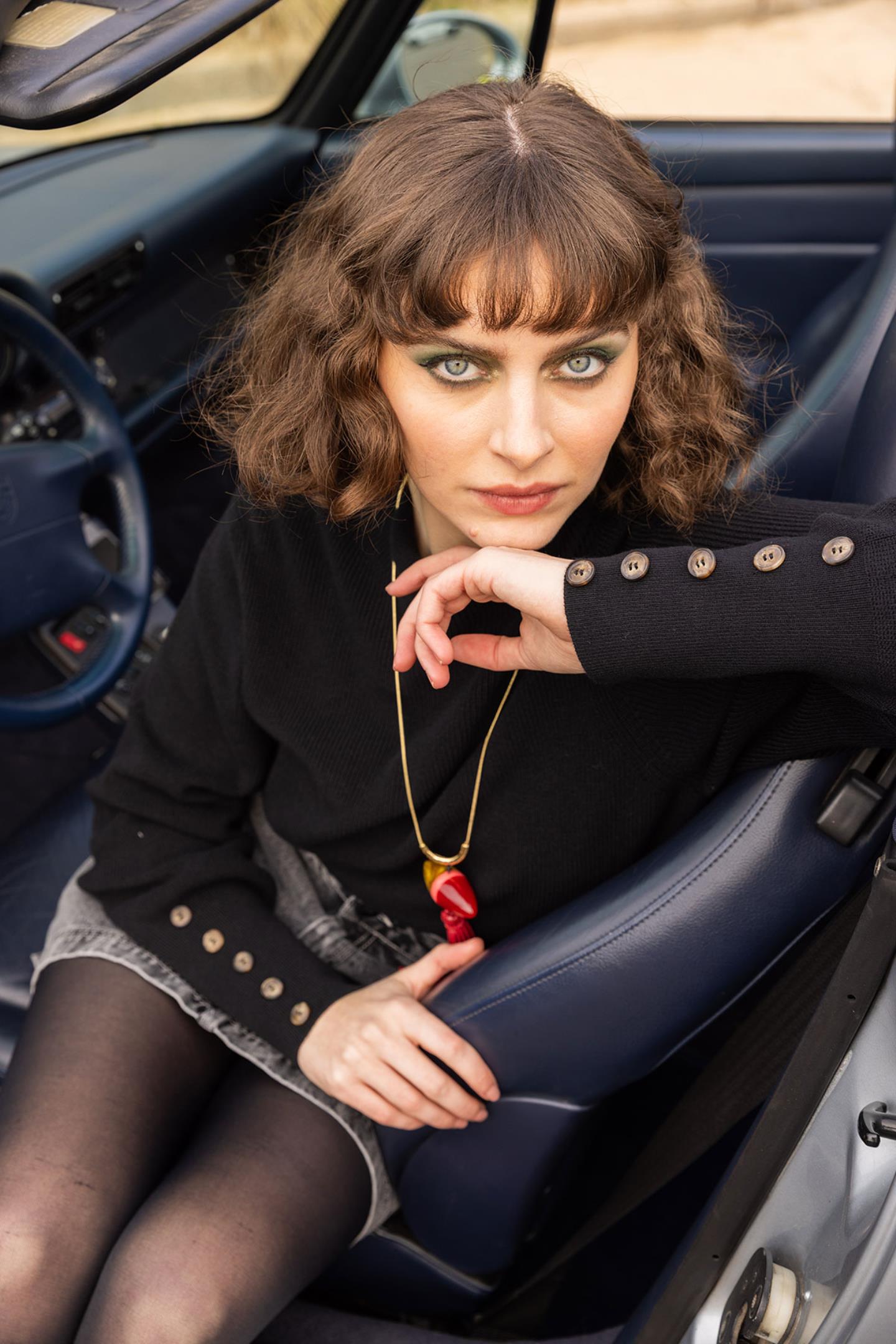 ZWARTE SWEATER MET KNOOPDETAIL (8652)