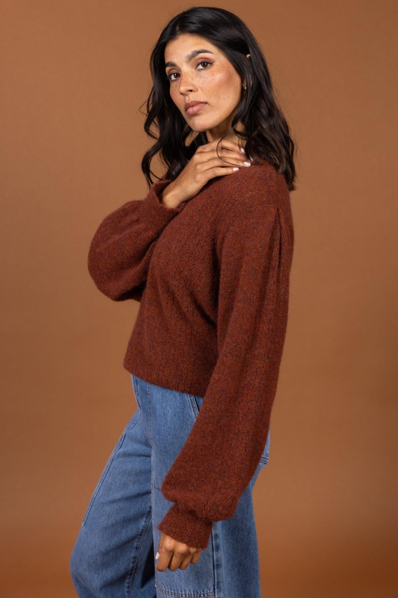 BLAUWE WIJDE JEANS MET FANTASIESTIKSELS (9508) - Four Roses
