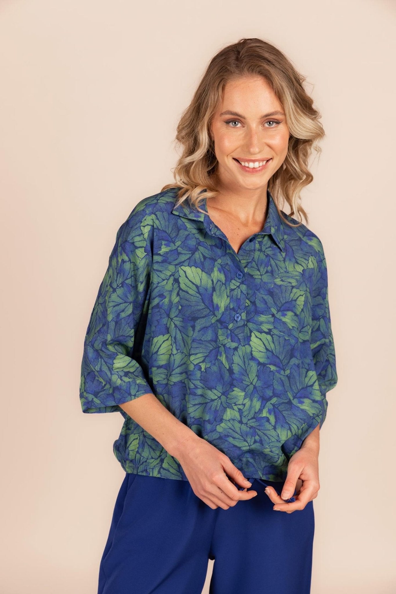 BLOUSE MET BOTANISCHE PRINT (8586) - Four Roses