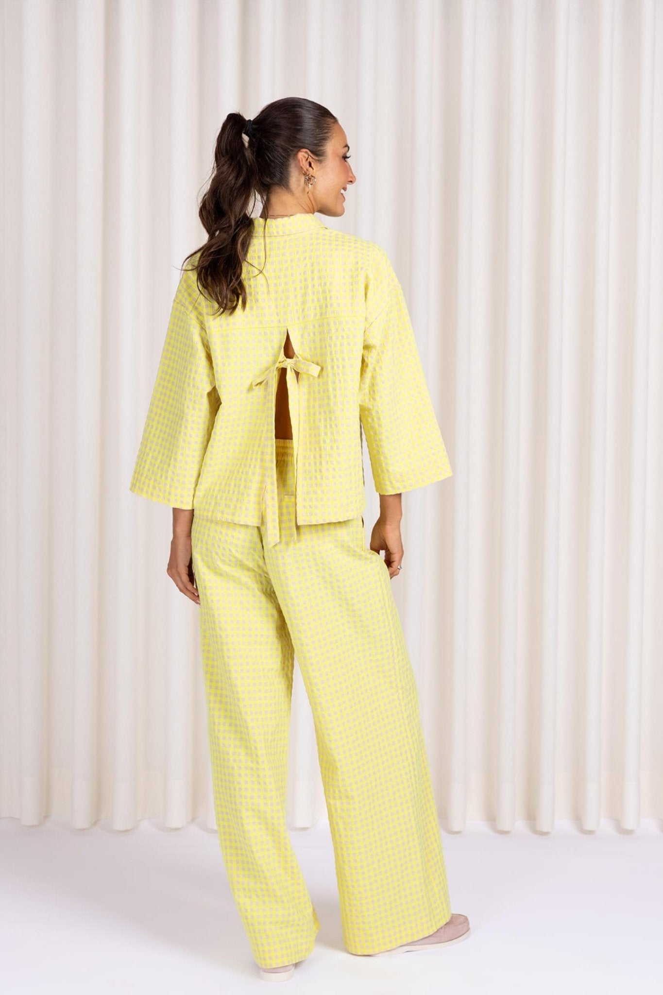 BOXY SHIRT WITH TIE CLOSURE ON THE BACK (9132) - Four Roses