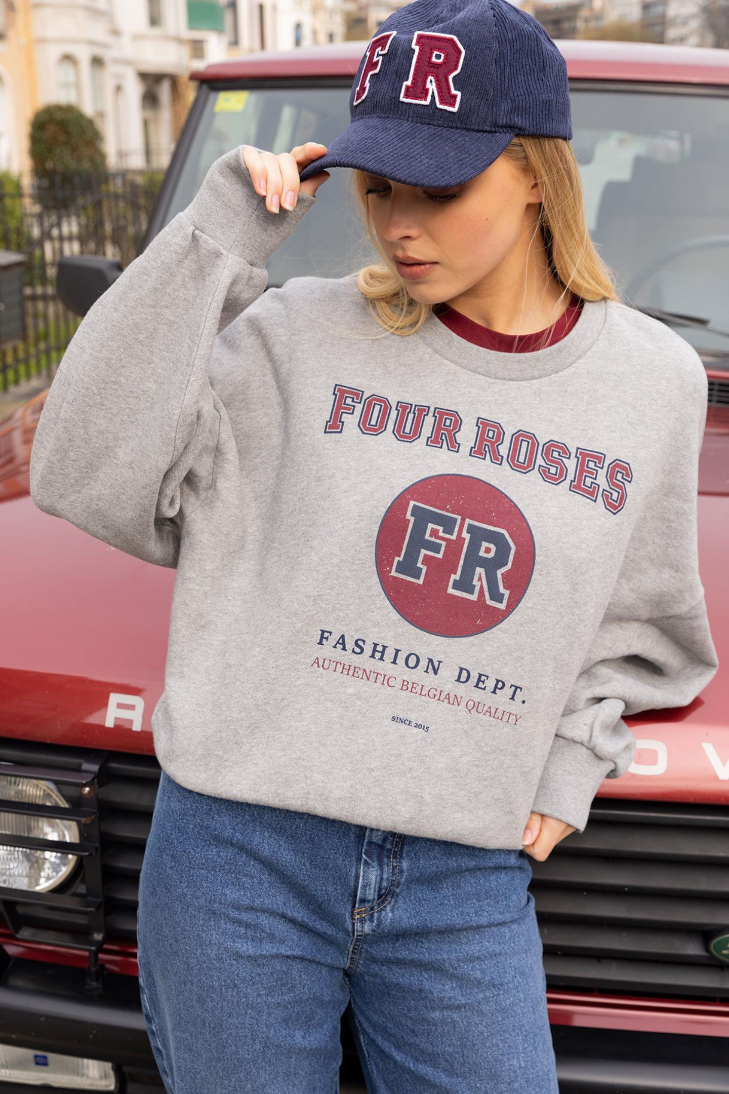 COLLEGE SWEATER FOUR ROSES (C8662)