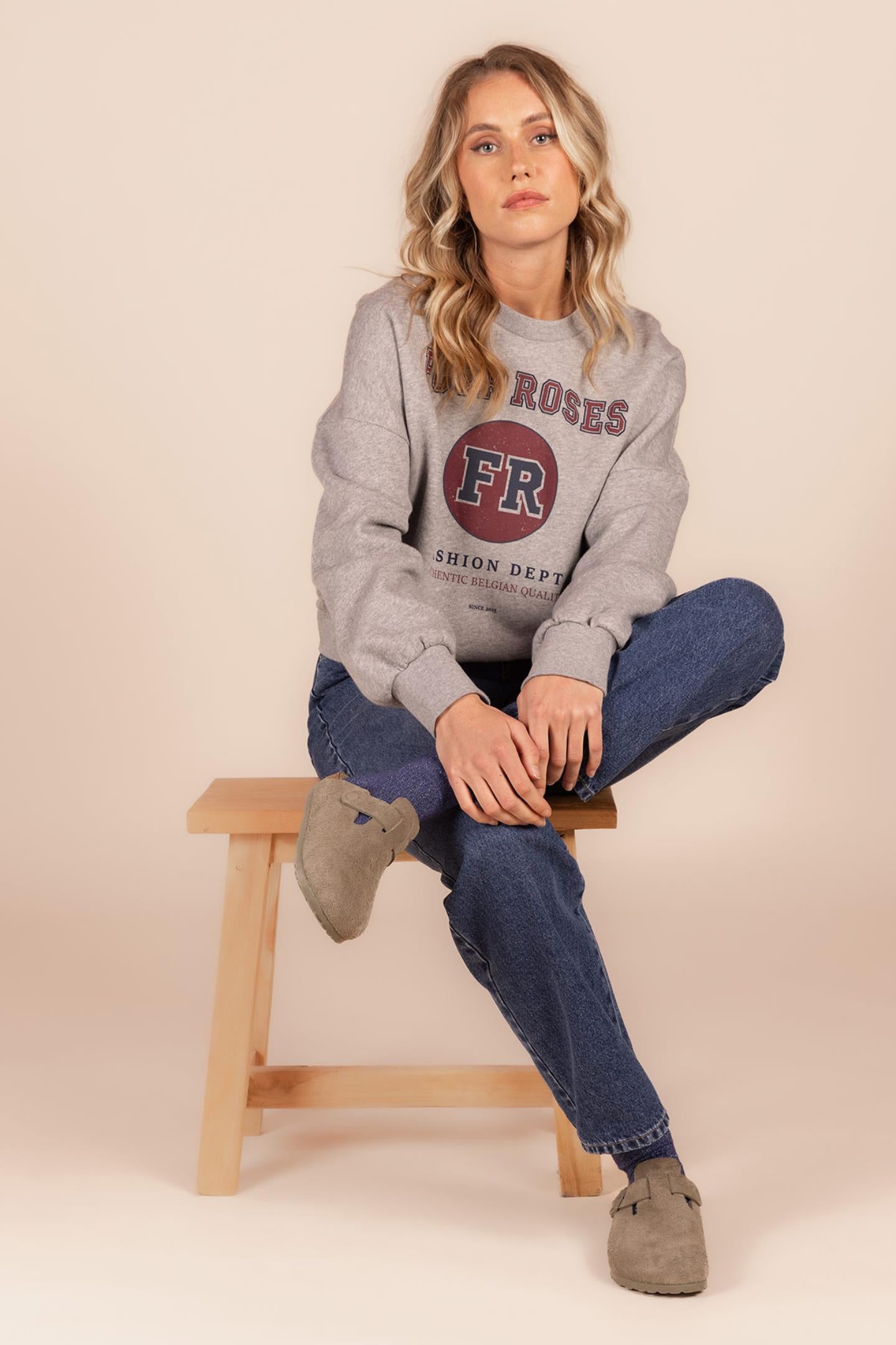 COLLEGE SWEATER FOUR ROSES (C8662)