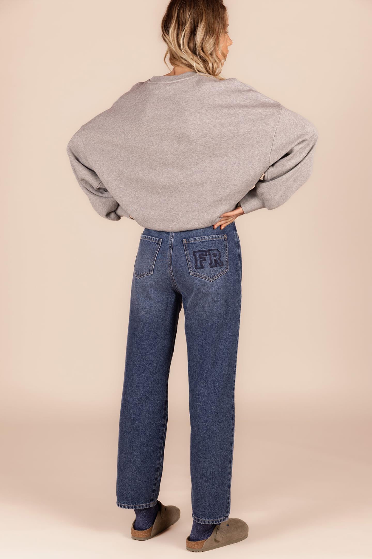 COLLEGE SWEATER FOUR ROSES (C8662)