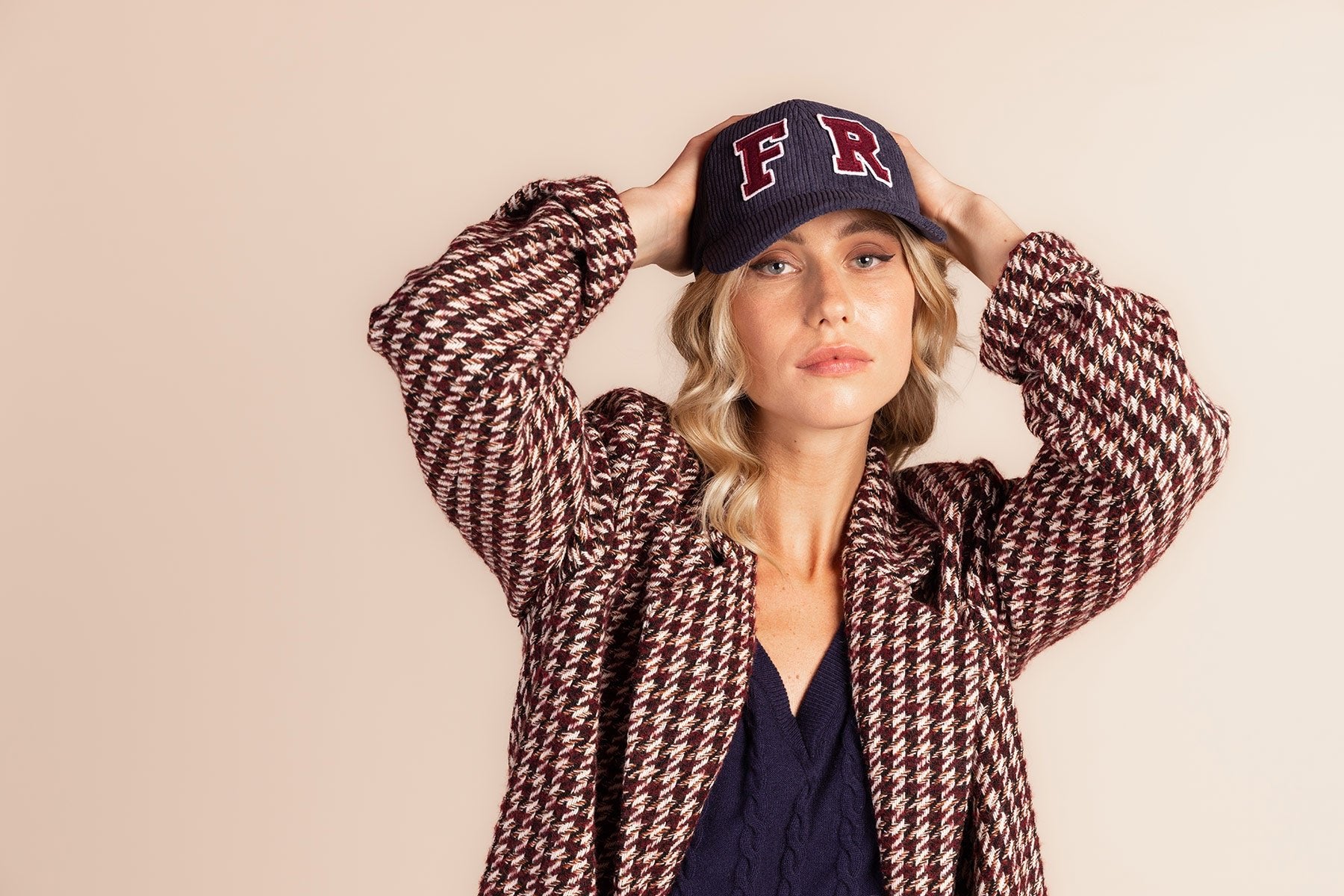 COLLEGE PET (C8668) - Four Roses