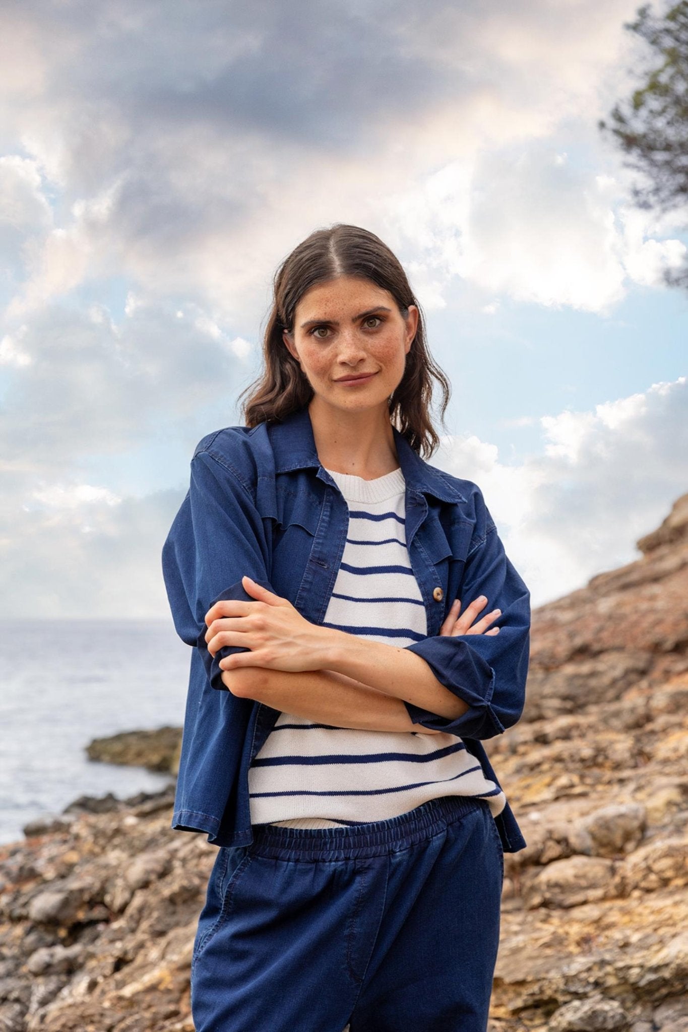 CHEMISE BOUTONNÉE EN DENIM BLEU (9148) - Four Roses