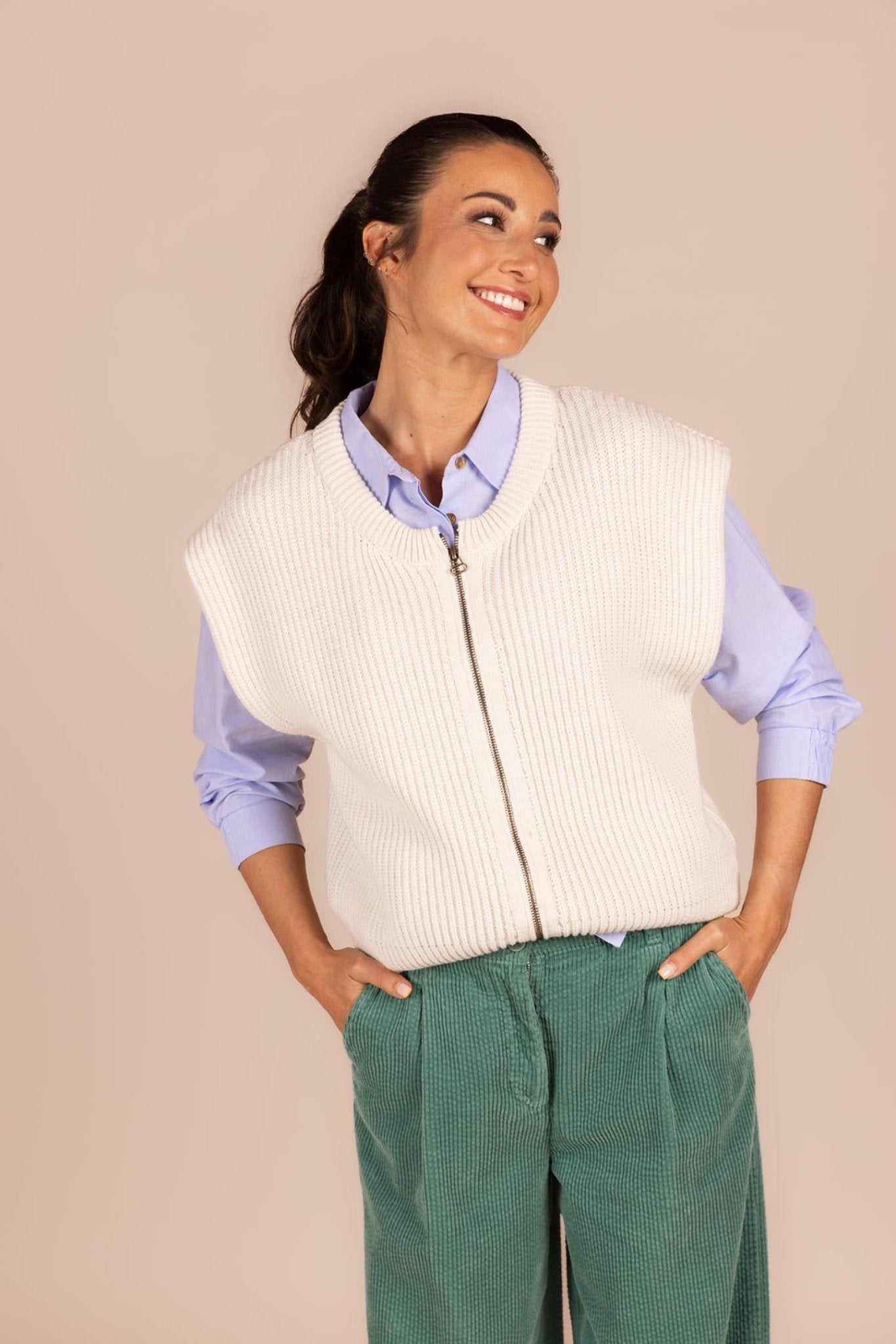 GEBREIDE GILET MET RITS (8559) - Four Roses