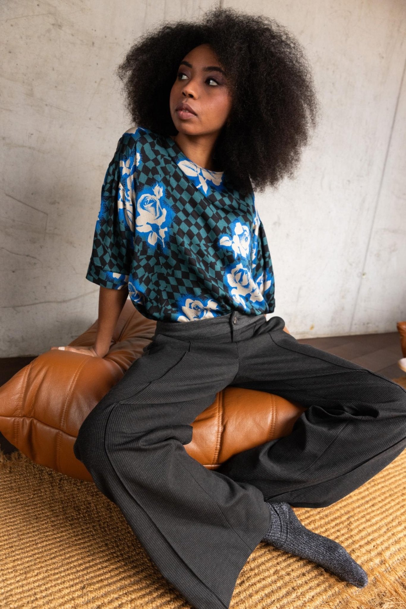 GEKLEDE BROEK MET PLOOI IN DONKERGRIJS (9602) - Four Roses