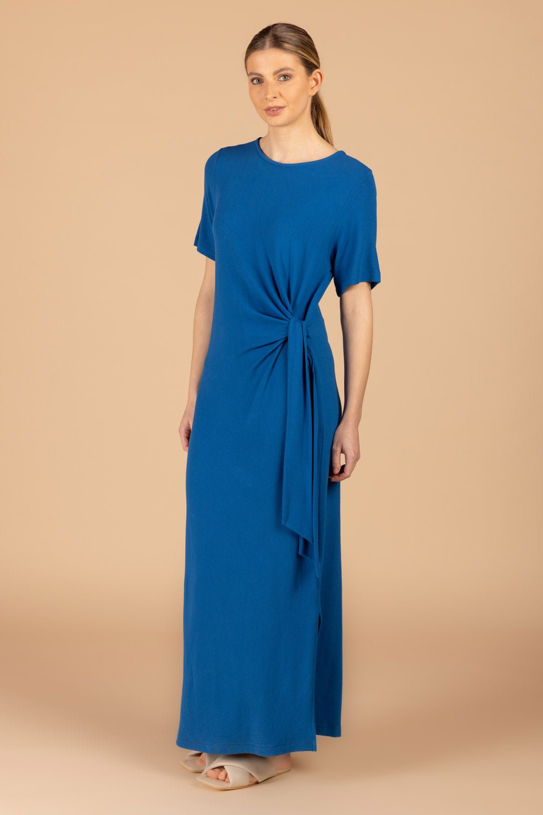 ROBE LONGUE AVEC NOEUD ORNEMENTAL (C9067) - Four Roses