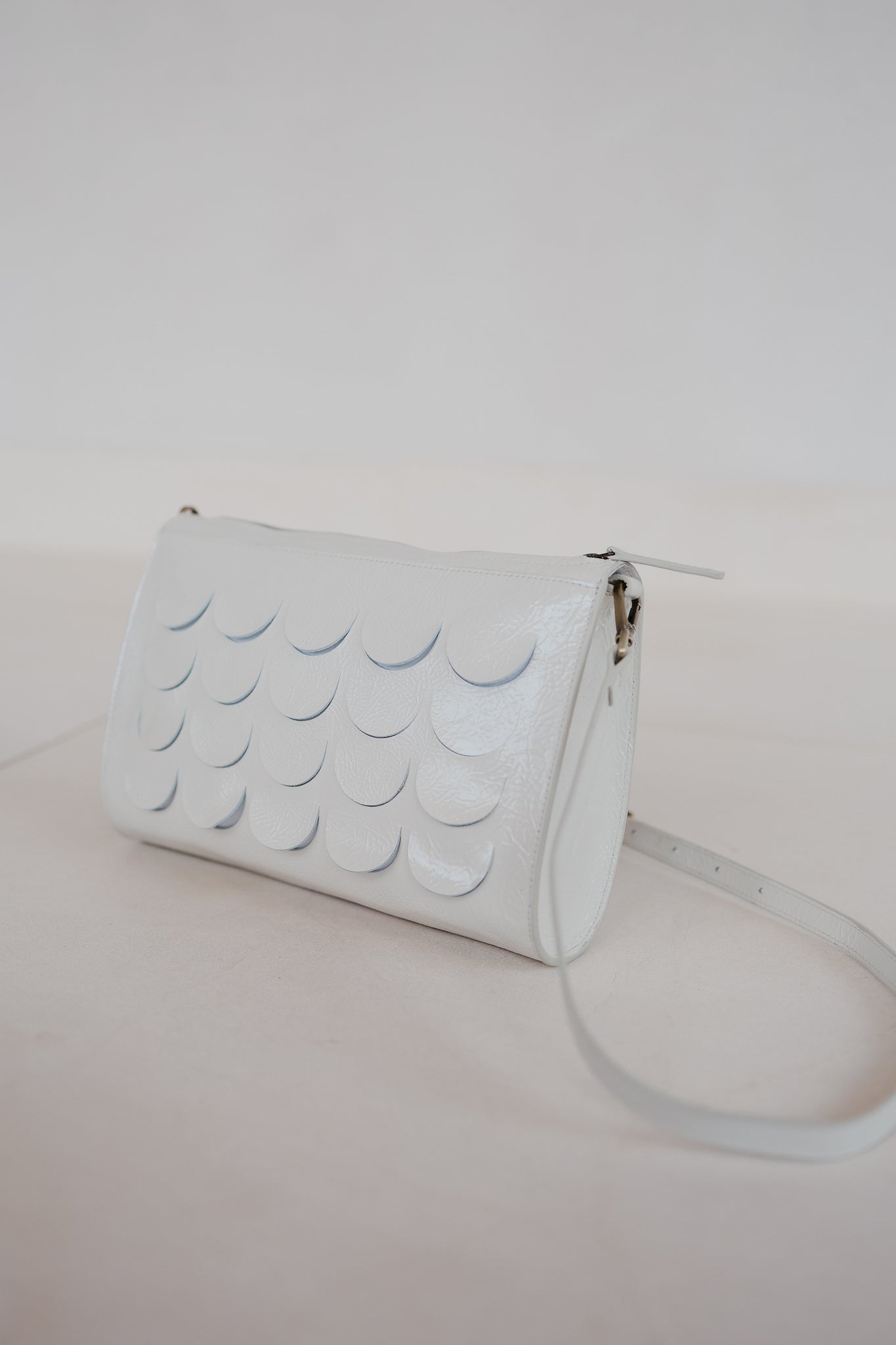 MIEKE DIERCKX - Scales - Pearl - Four Roses