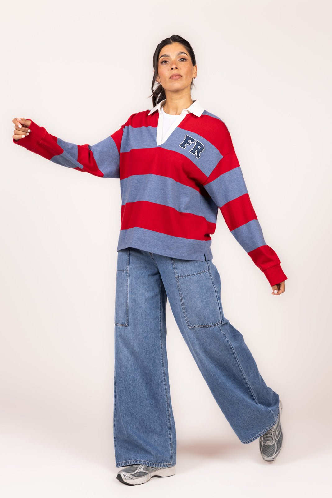 RUGBYSWEATER MET ROOD-BLAUWE STREPEN (9550) - Four Roses
