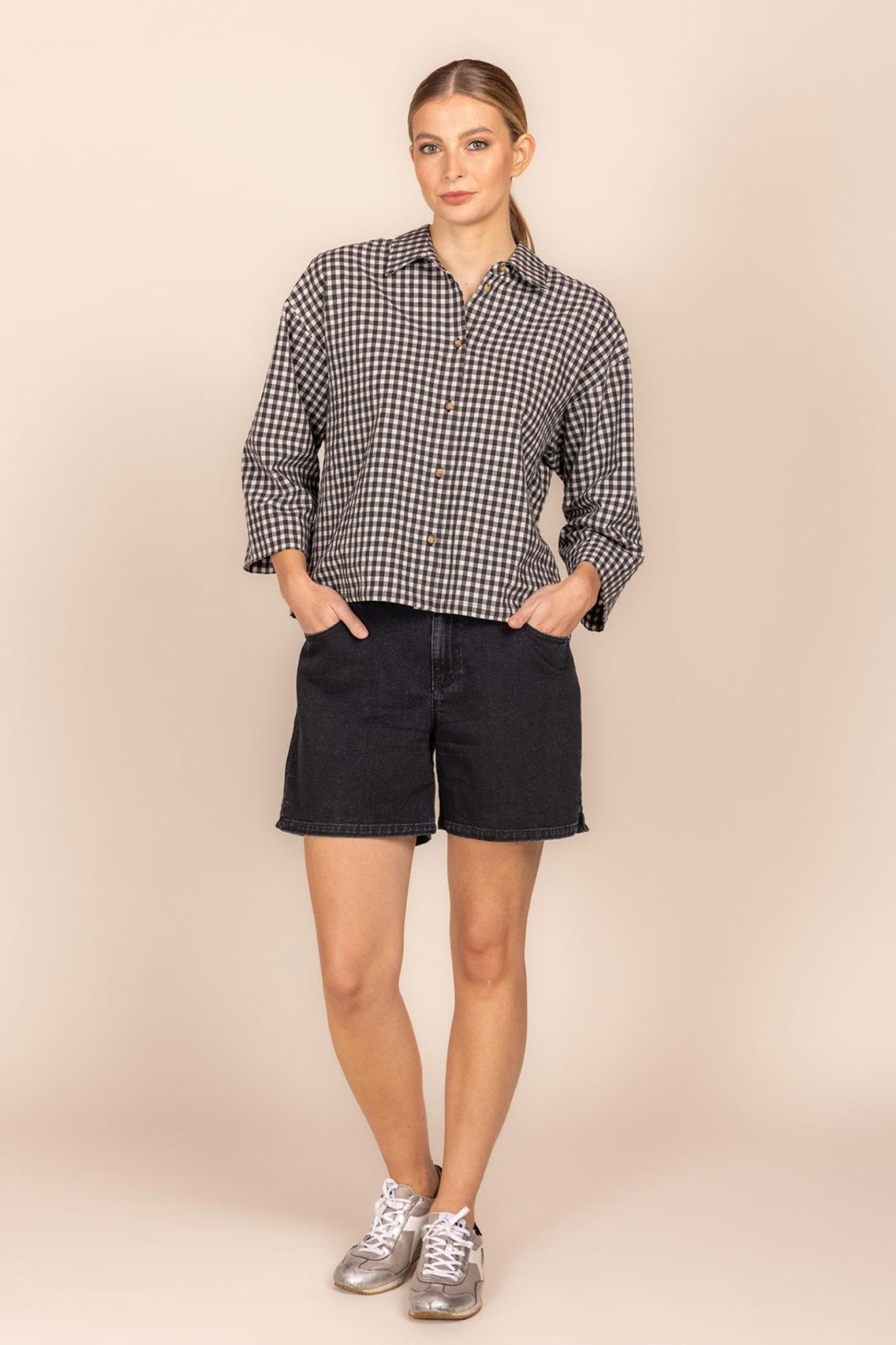 SHORT IN ZWARTE DENIM (9154) - Four Roses