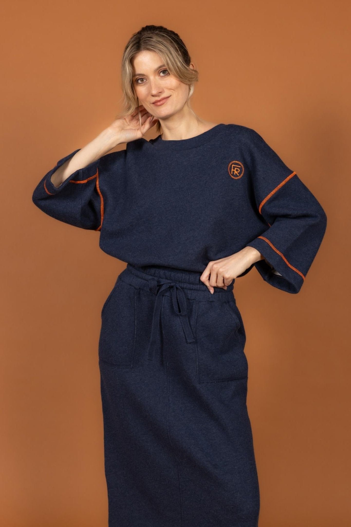 SPORTIEVE NAVY MIDI-ROK IN MOLLETON (9555) - Four Roses
