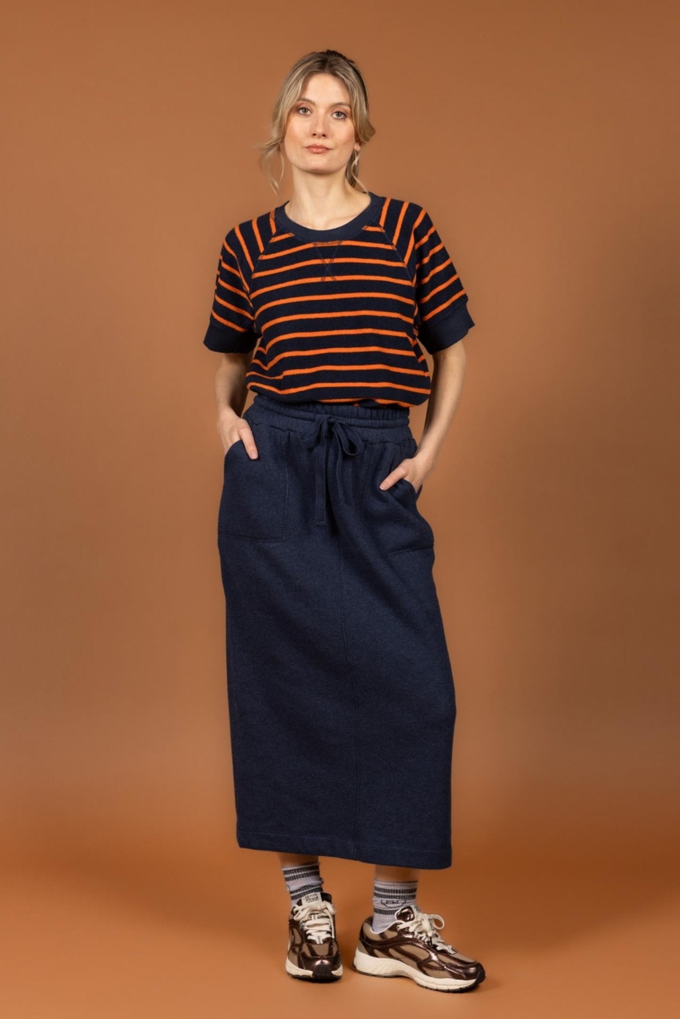 SPORTIEVE NAVY MIDI-ROK IN MOLLETON (9555) - Four Roses