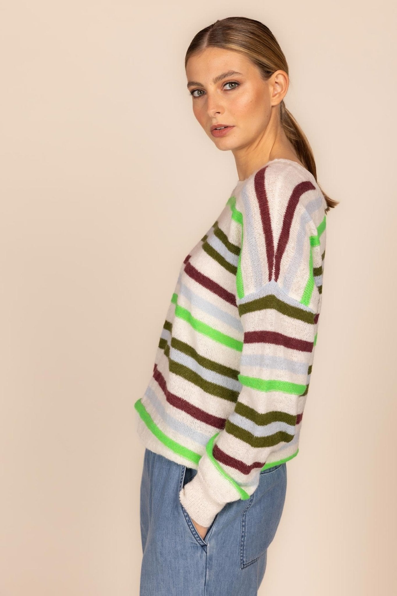 SWEATER MET FIJNE ACCENTSTREPEN (9027) - Four Roses