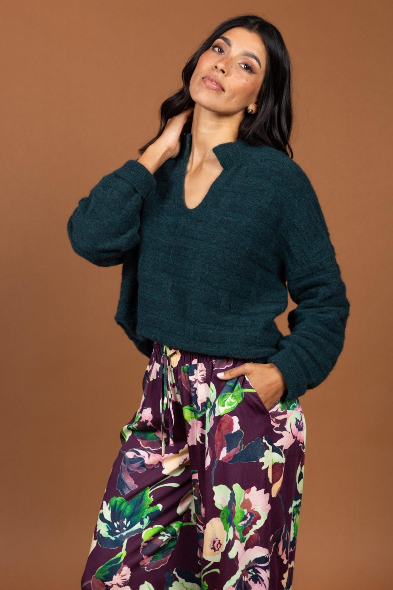 WIJDE BROEK MET KLEURRIJKE PRINT (9596) - Four Roses
