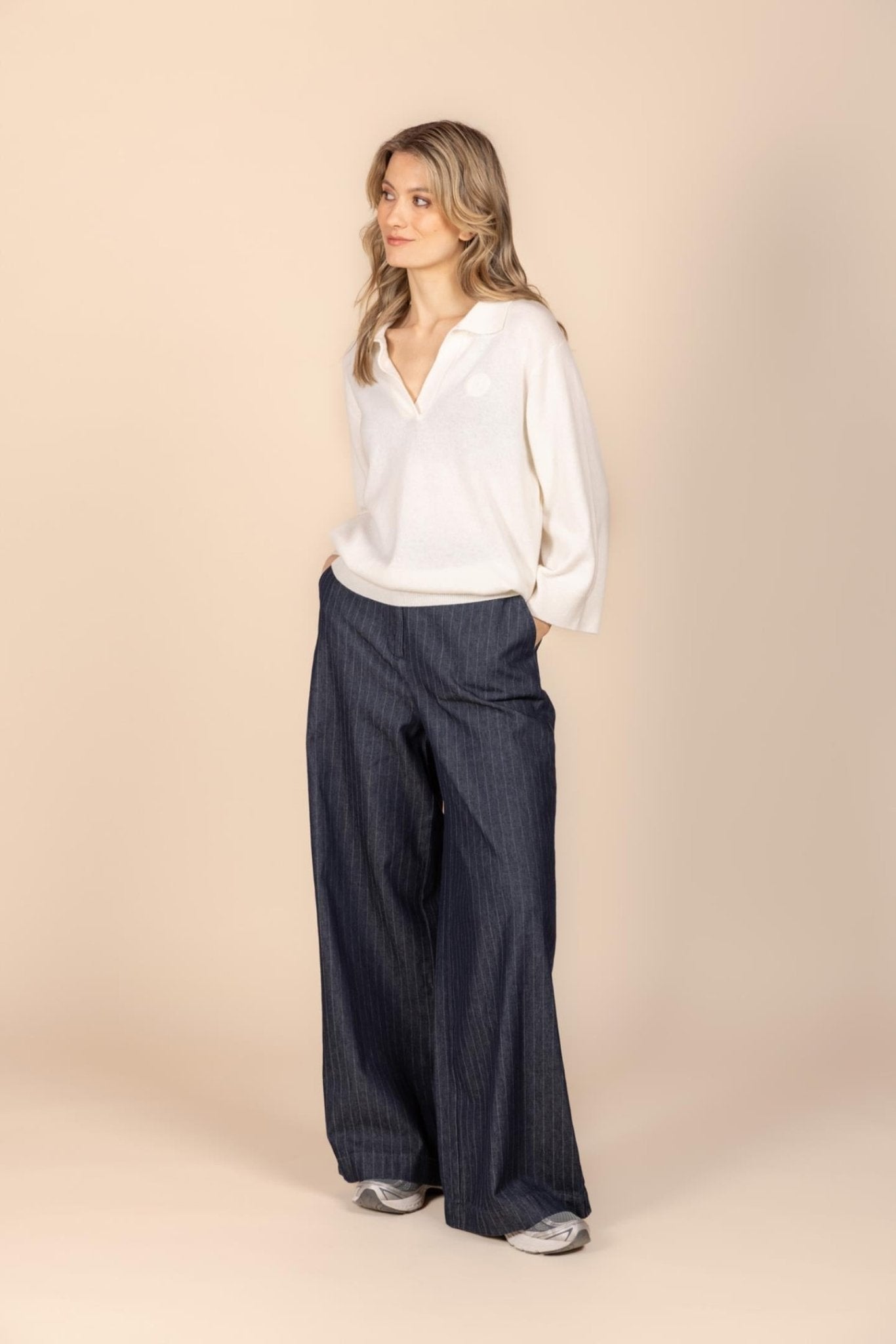 WIJDE JEANS MET KRIJTSTREEP IN NAVY (9502) - Four Roses