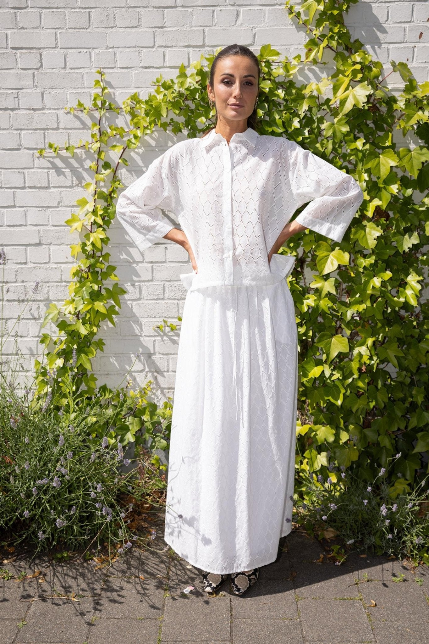 WIDE SKIRT IN BRODERIE ANGLAISE (9085) - Four Roses