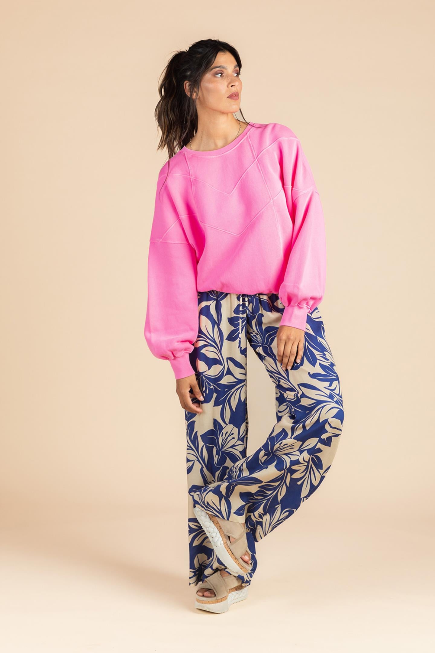 BROEK MET BLAUWE BLOEMENPRINT (8123)