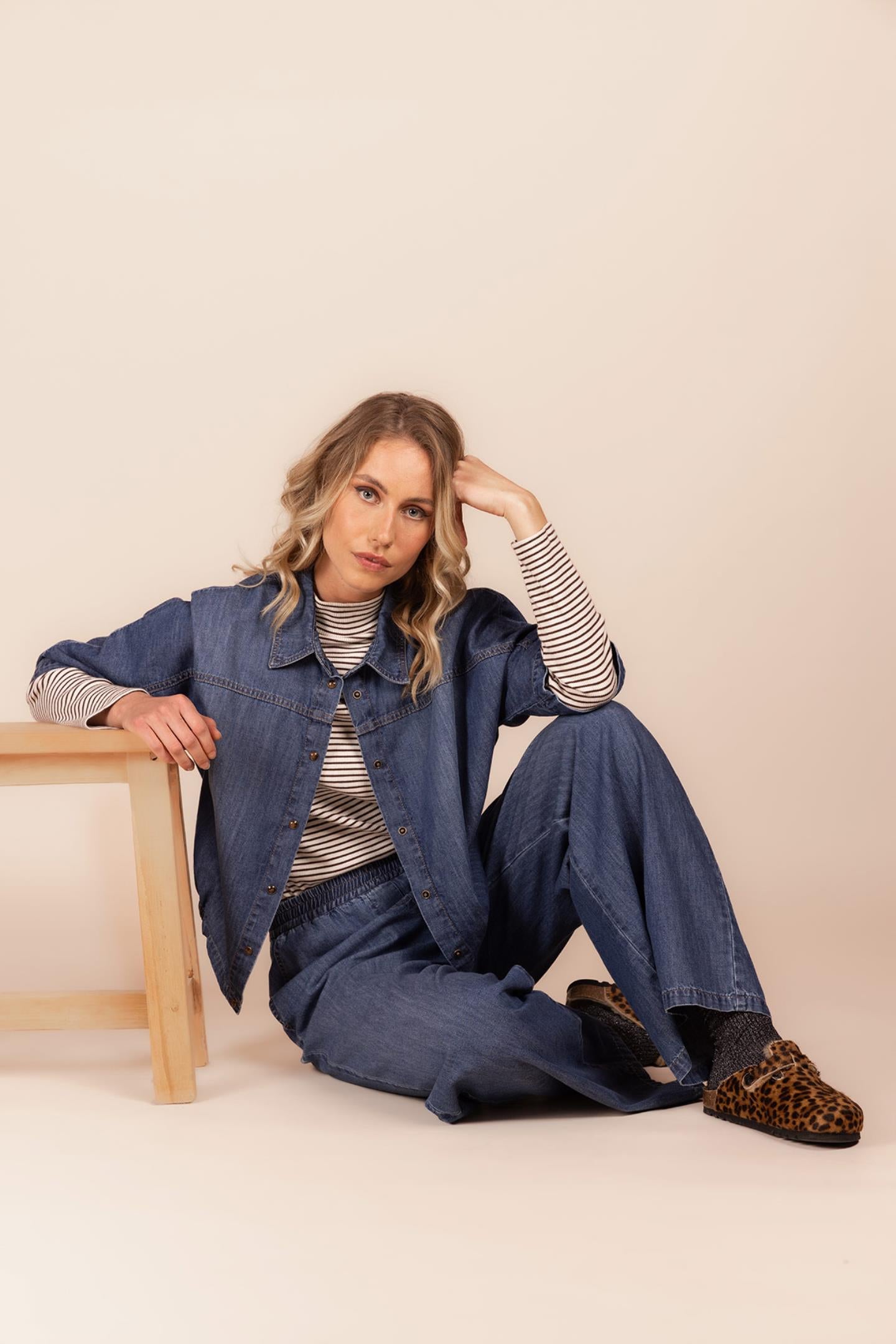 BLOUSE IN SOEPELE JEANS (8518)