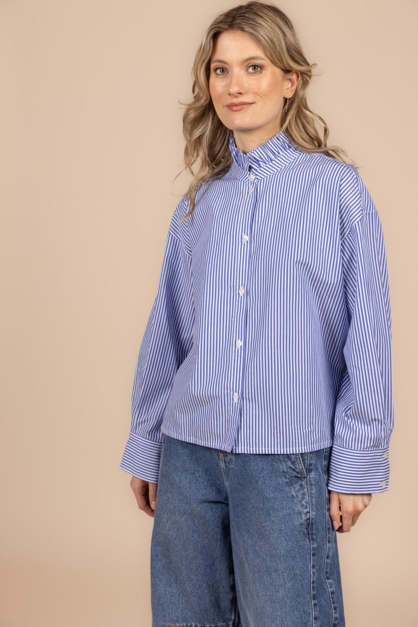 BLAUWE JEANS MET BARRELFIT (9664) - Four Roses
