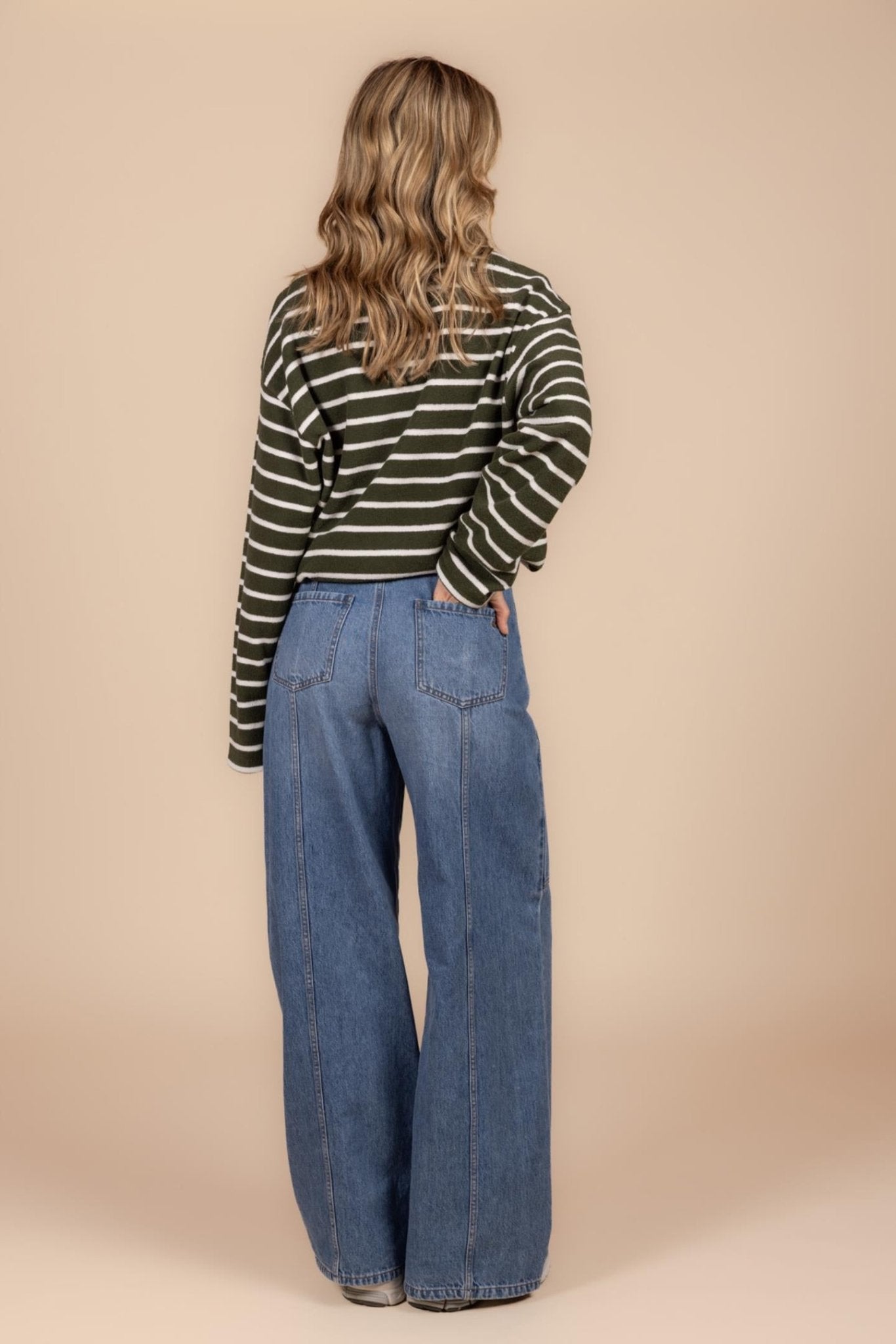 BLAUWE WIJDE JEANS MET FANTASIESTIKSELS (9508) - Four Roses