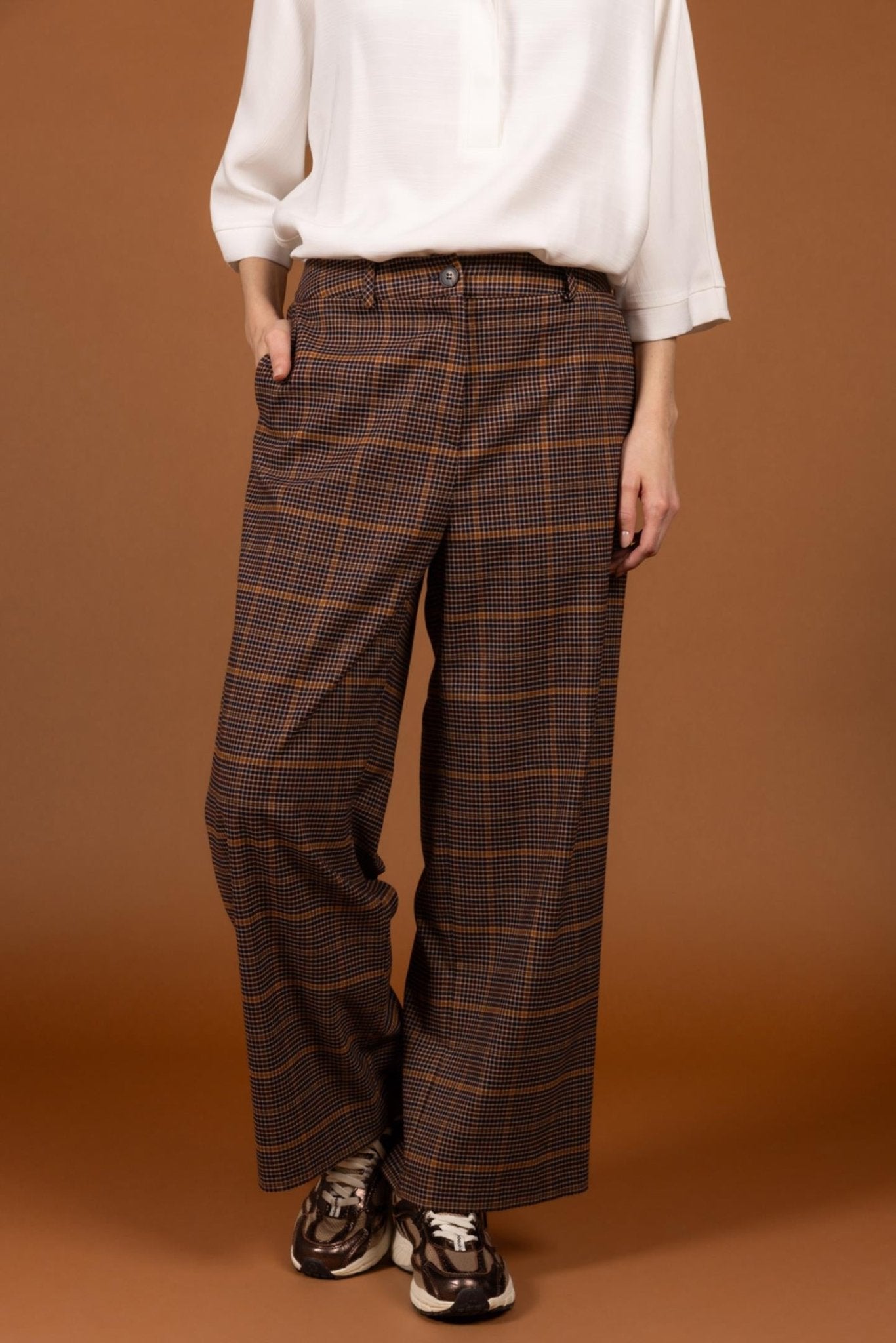BLOUSE MET DRIEKWARTMOUW EN OPSTAANDE KRAAG (9656) - Four Roses