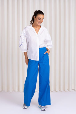 BLOUSE MET FANTASIE GEBORDUURD OP MOUW (9042) - Four Roses