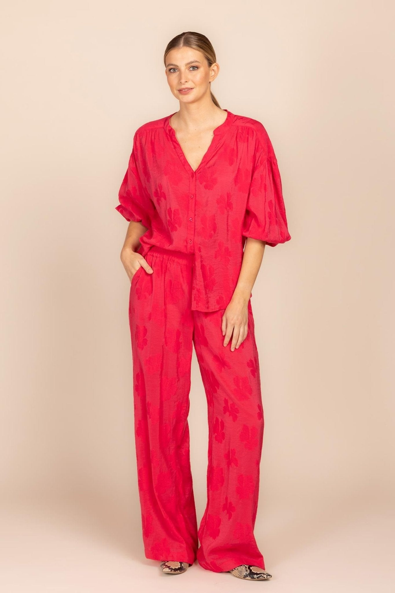 BLOUSE MET SUBTIEL BLOEMMOTIEF (9040) - Four Roses