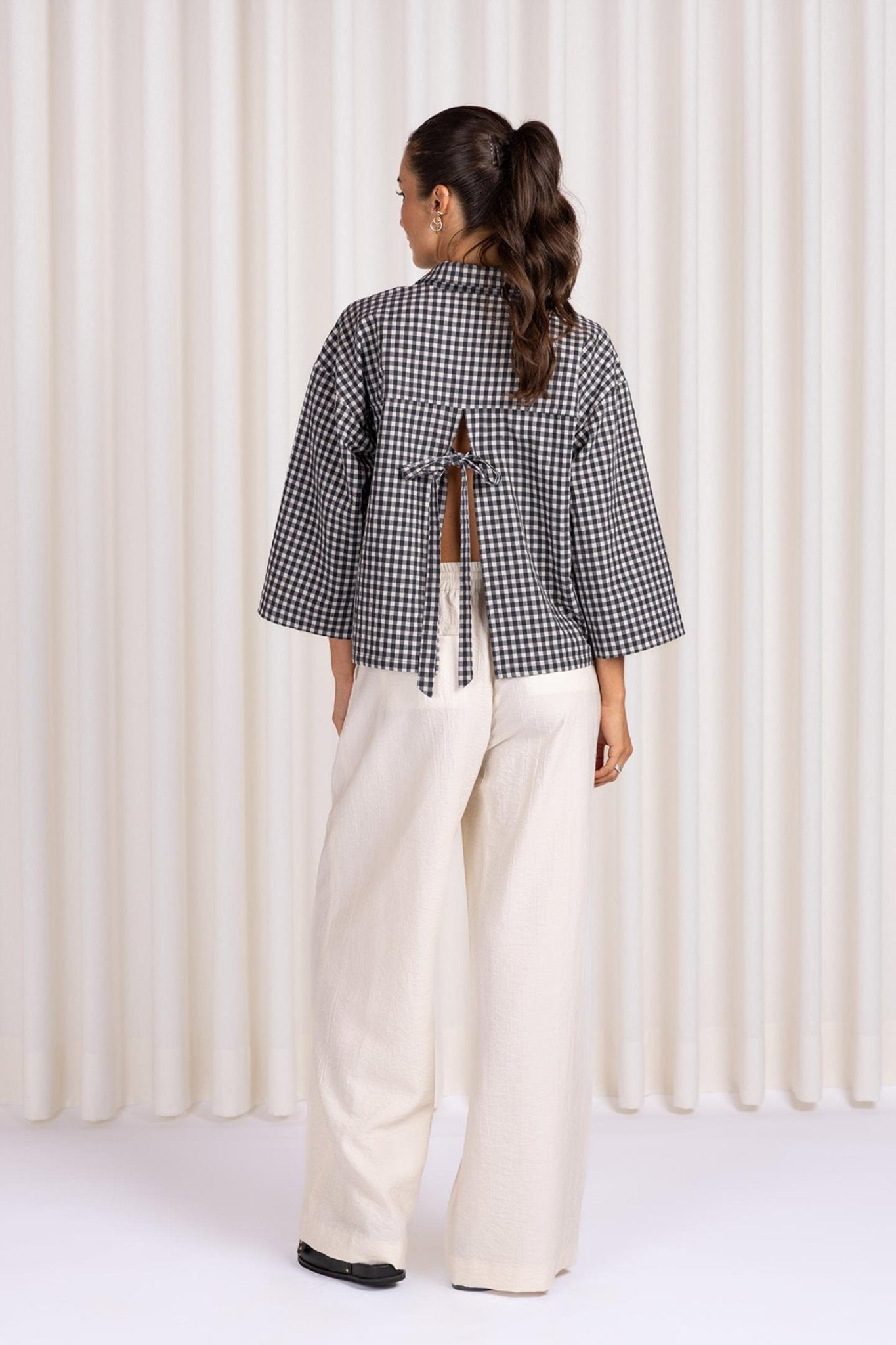 BOXY SHIRT WITH TIE CLOSURE ON THE BACK (9132) - Four Roses