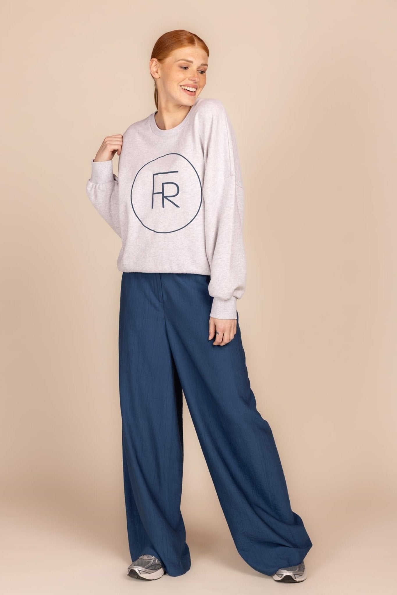 BROEK IN MOOIE STOF MET RELIEF (9078) - Four Roses