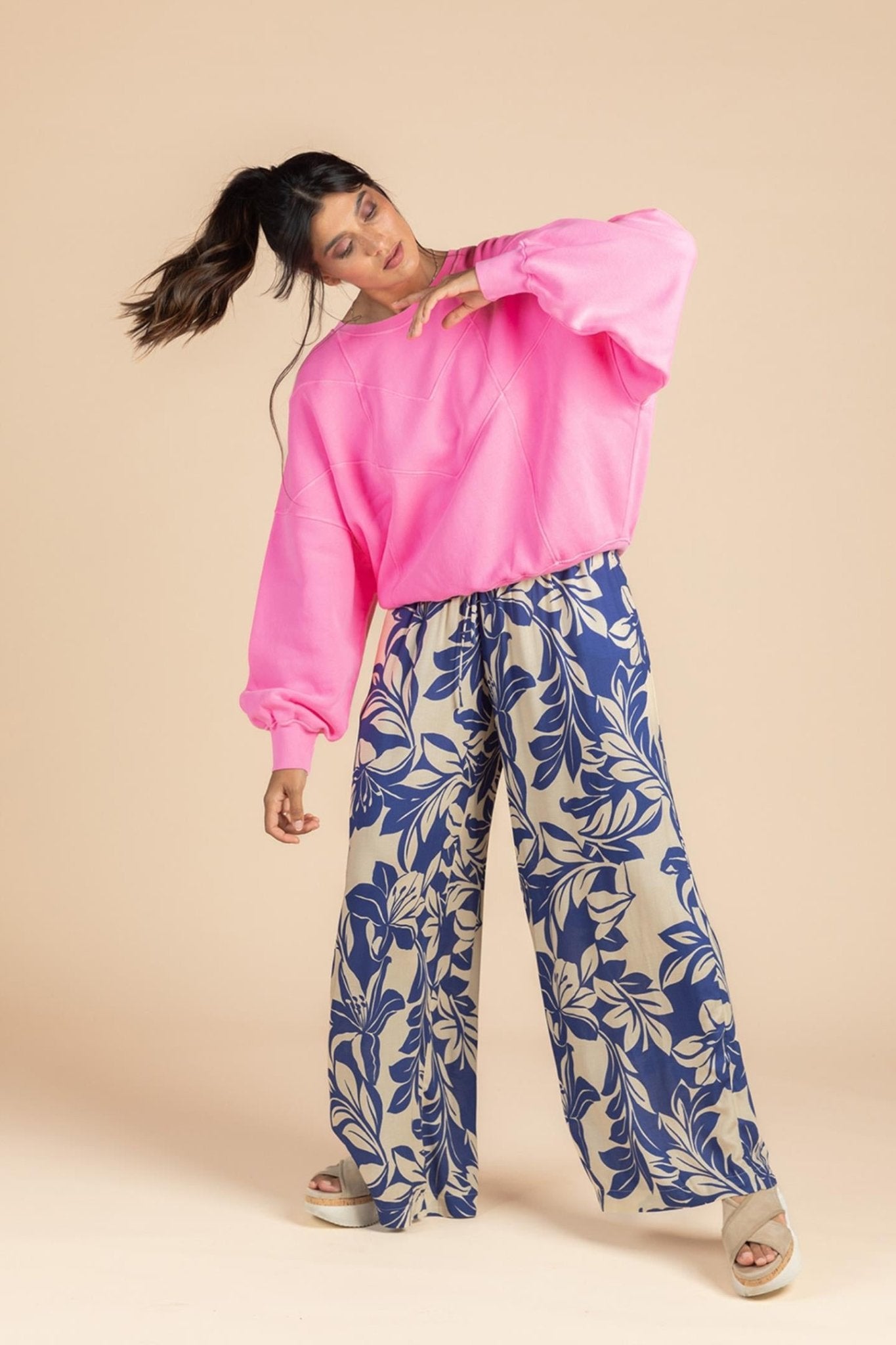 BROEK MET BLAUWE BLOEMENPRINT (8123) - Four Roses