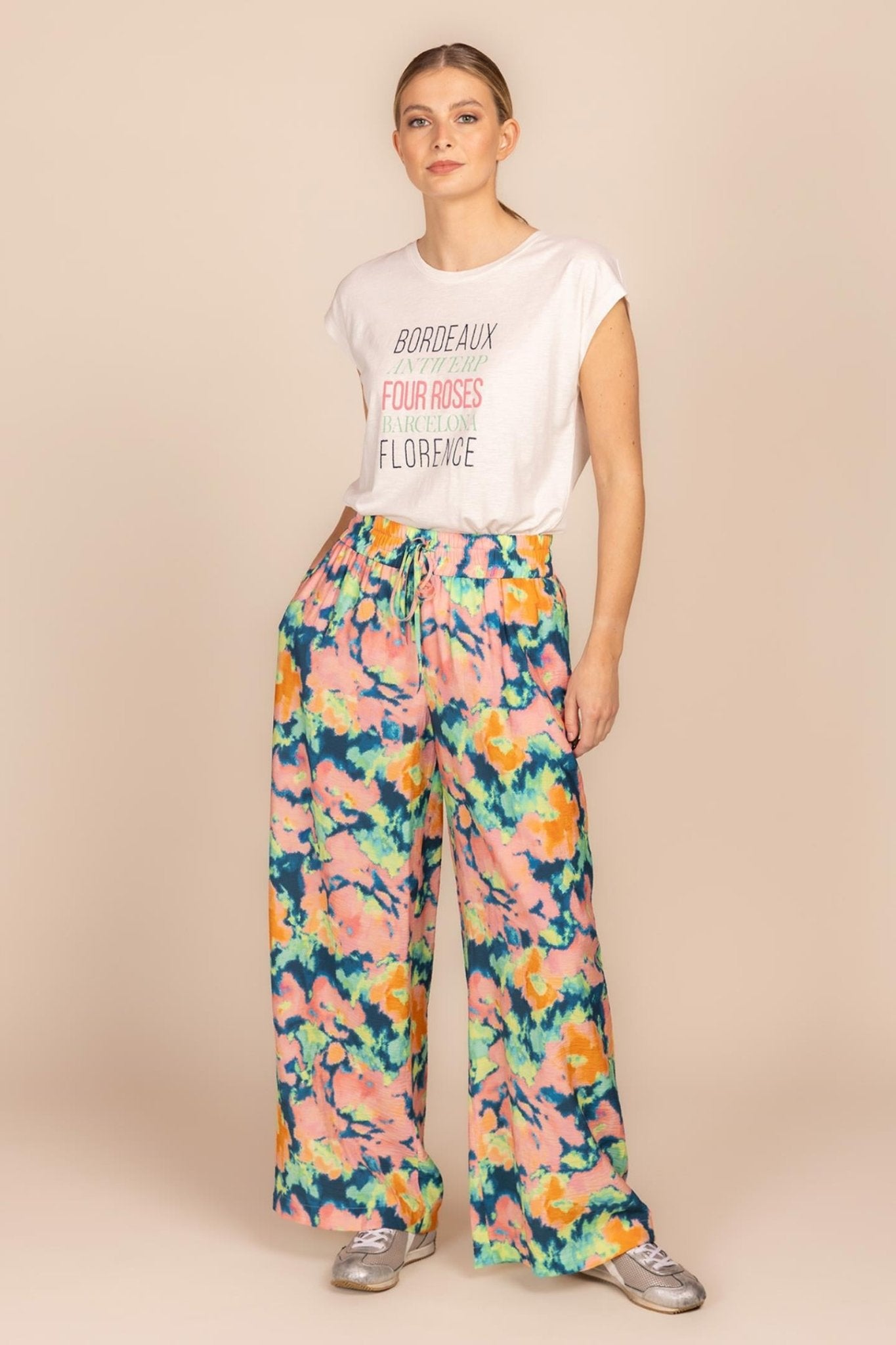BROEK MET KLEURRIJK AQUAREL MOTIEF (9074) - Four Roses