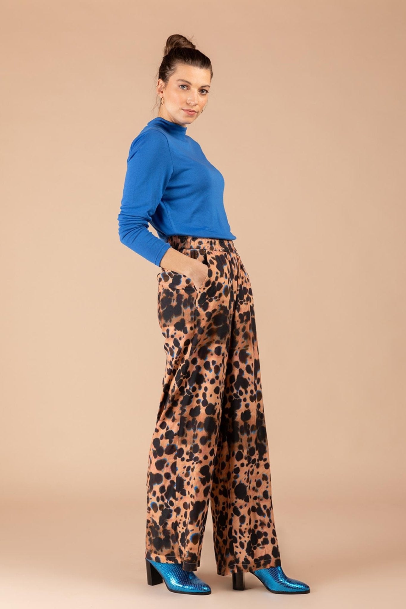 BROEK OP ELASTIEK MET HIPPE PRINT (7621) - Four Roses