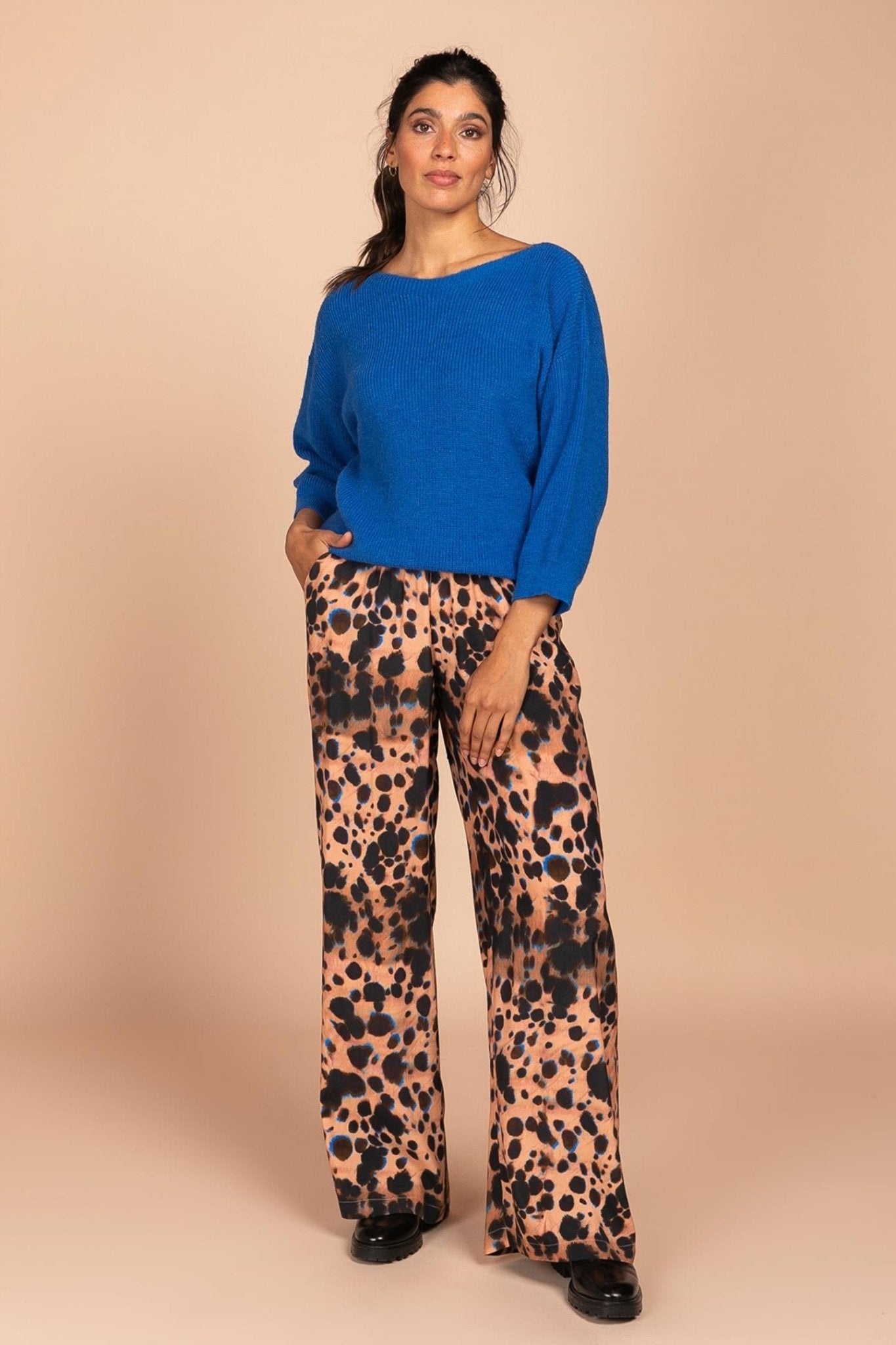 BROEK OP ELASTIEK MET HIPPE PRINT (7621) - Four Roses