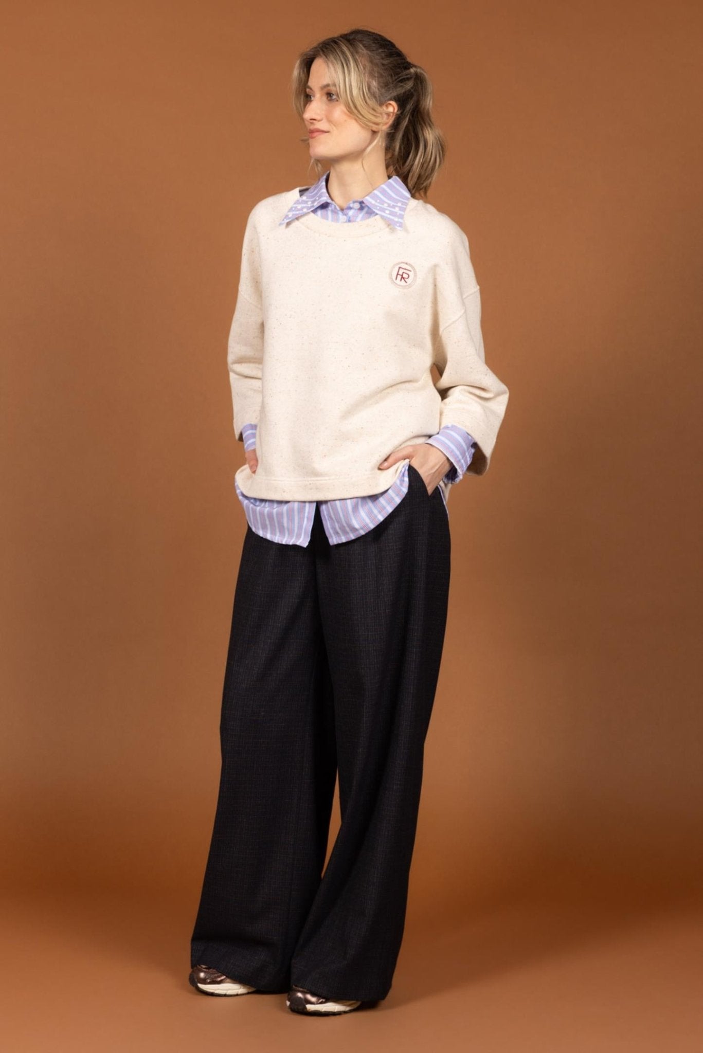 ECRU SWEATER MET WIJDE DRIEKWART MOUW (9558) - Four Roses