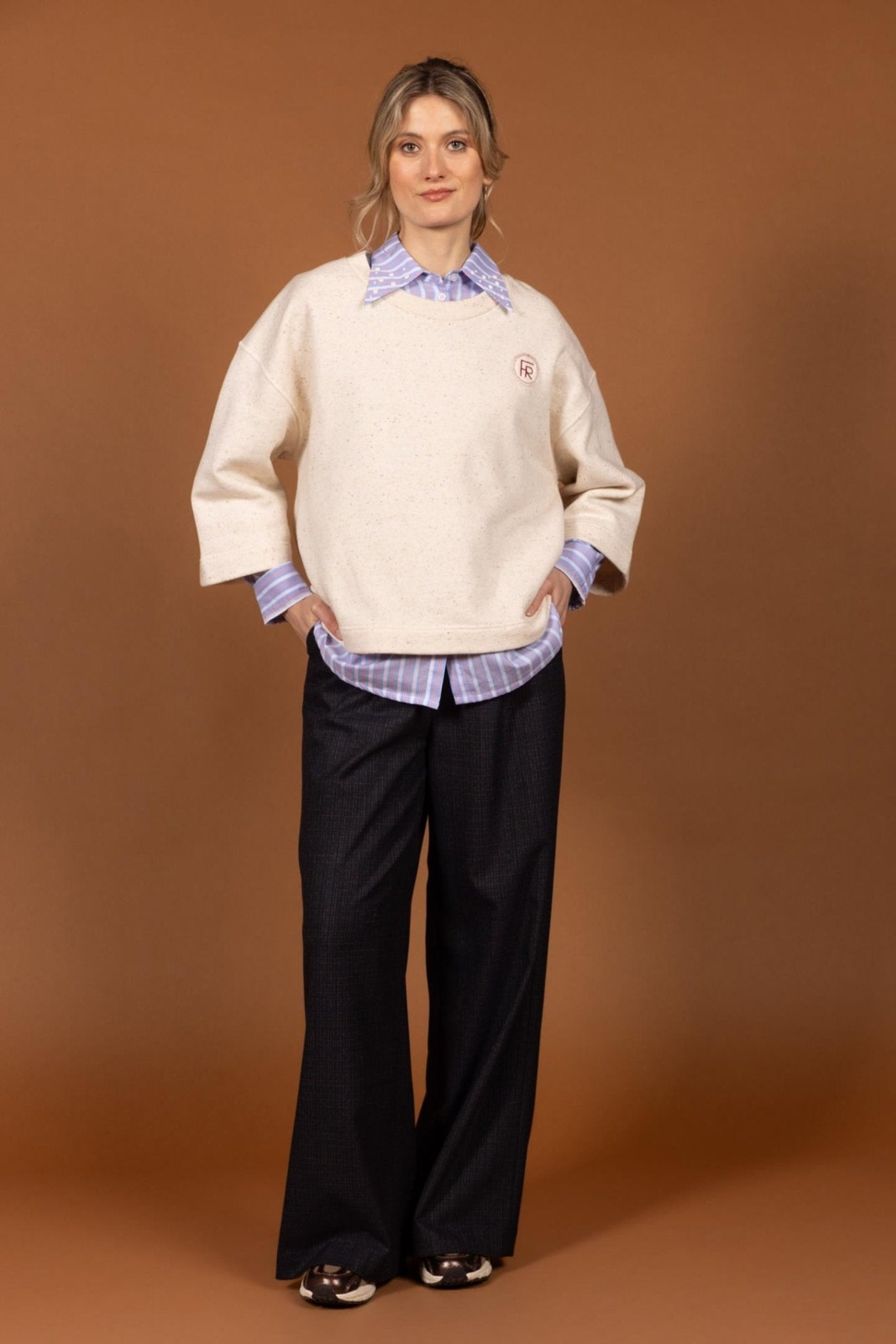 ECRU SWEATER MET WIJDE DRIEKWART MOUW (9558) - Four Roses