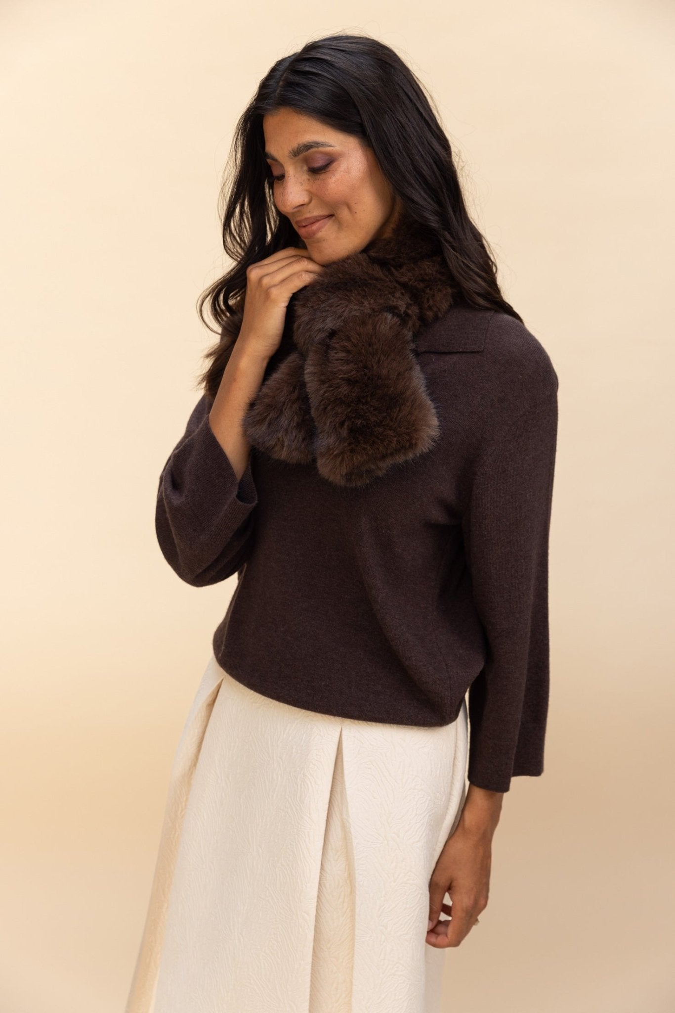 FAUX FUR SJAAL IN BRUIN (9631) - Four Roses