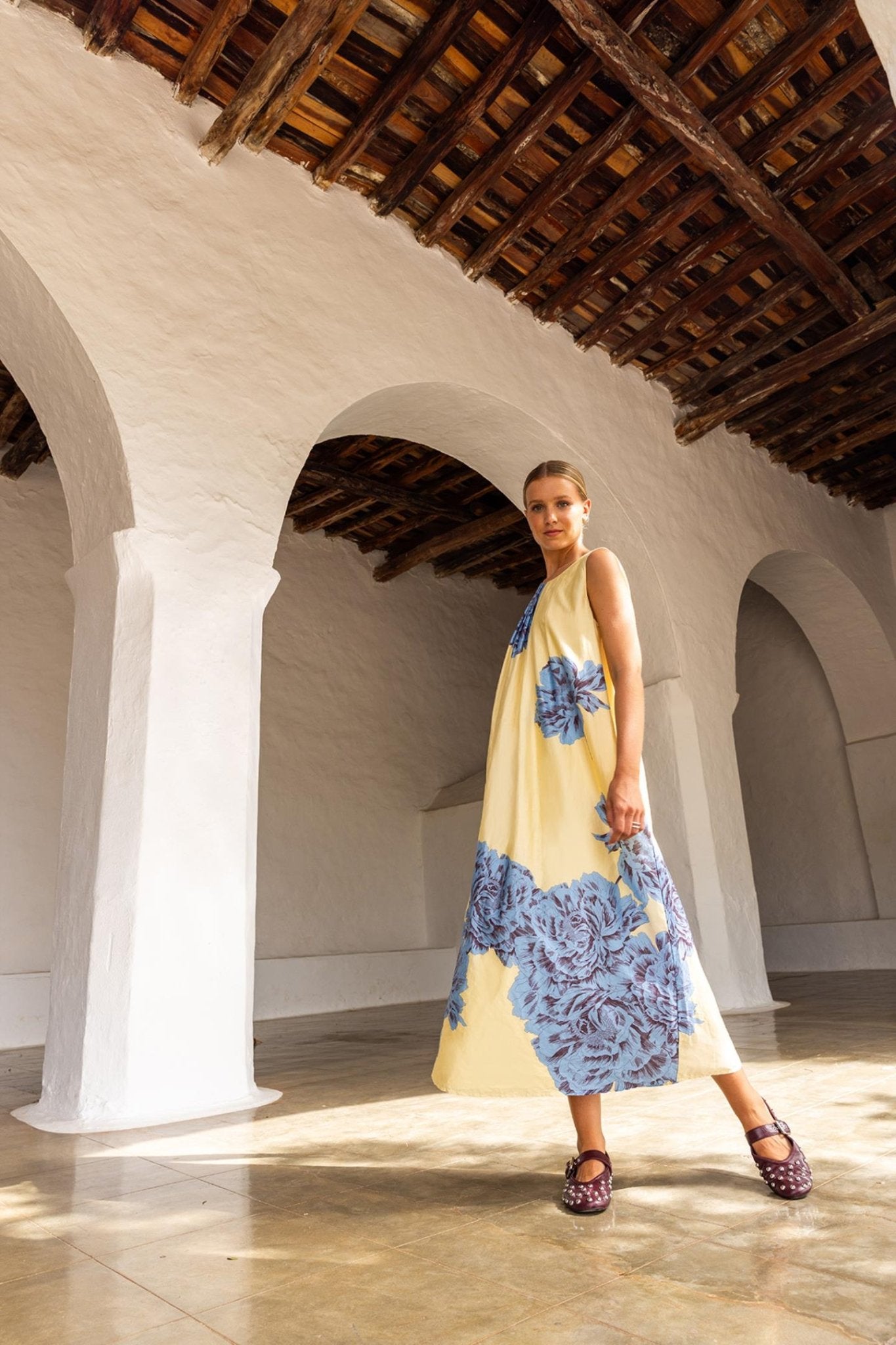 FEESTELIJK KLEED MET GEPLAATSTE BLOEMENPRINT (9106) - Four Roses