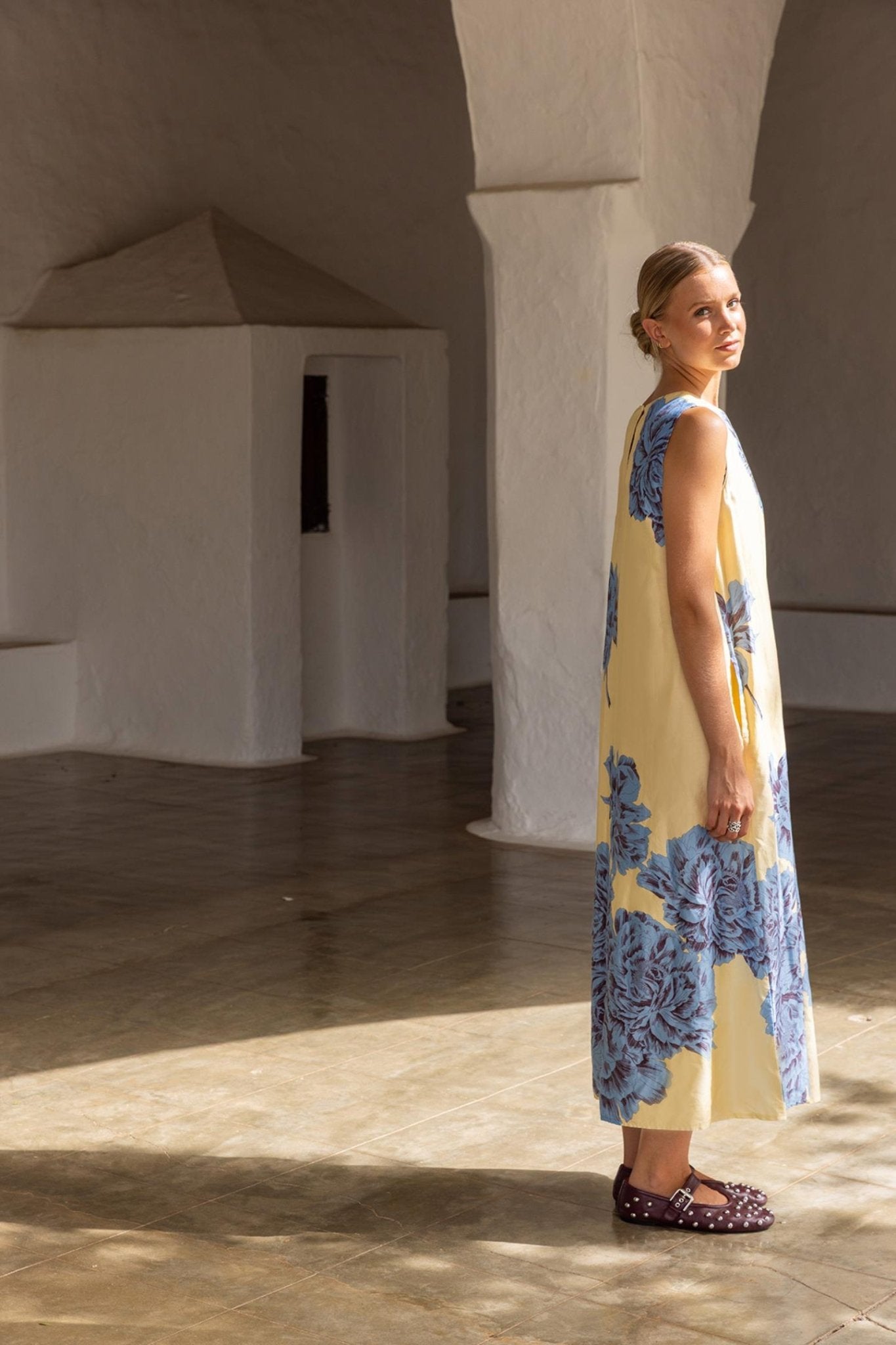 FEESTELIJK KLEED MET GEPLAATSTE BLOEMENPRINT (9106) - Four Roses