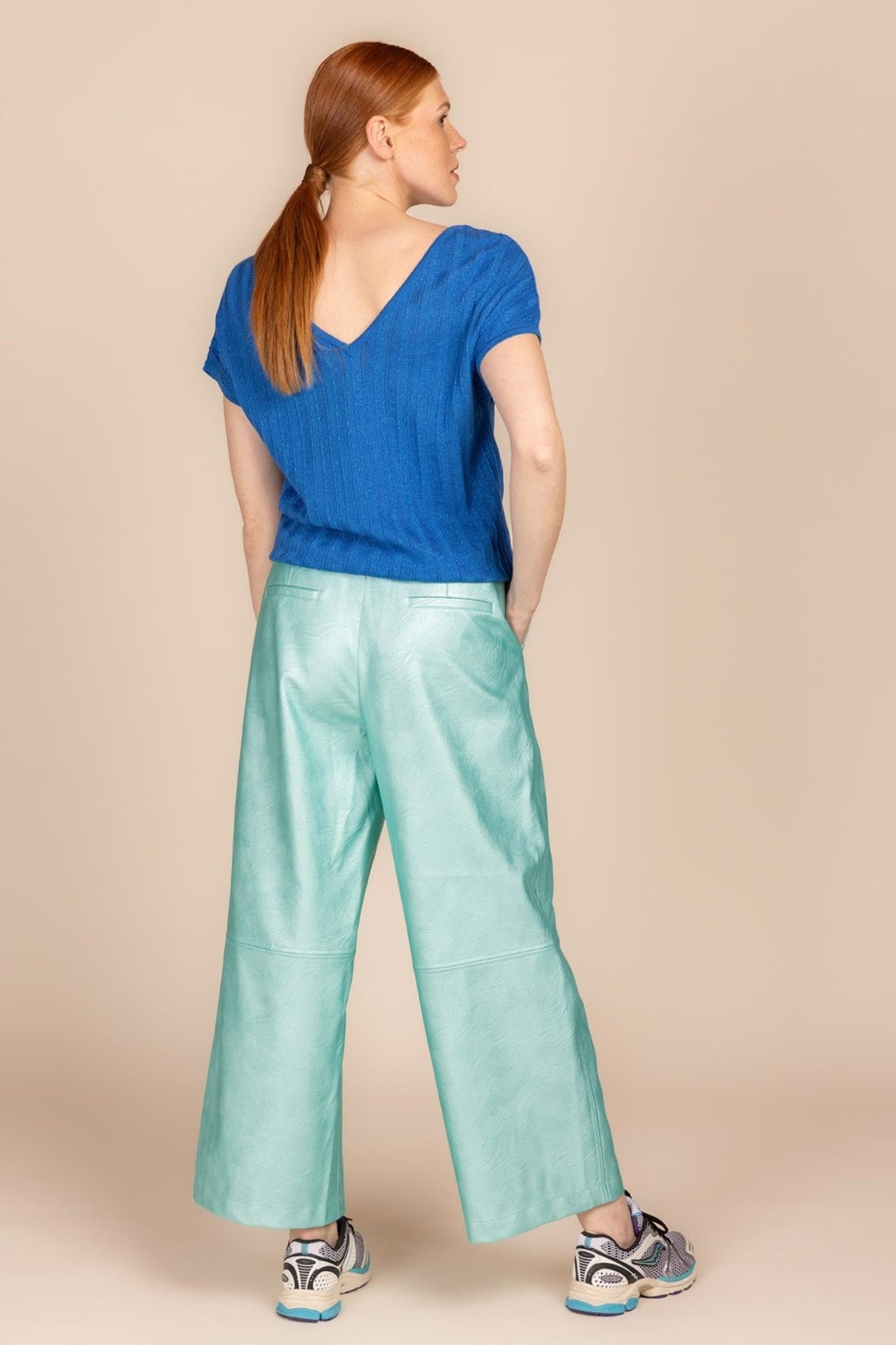 FINE KNIT SWEATER WITH SUBTLE GLITTER (9037) - Four Roses