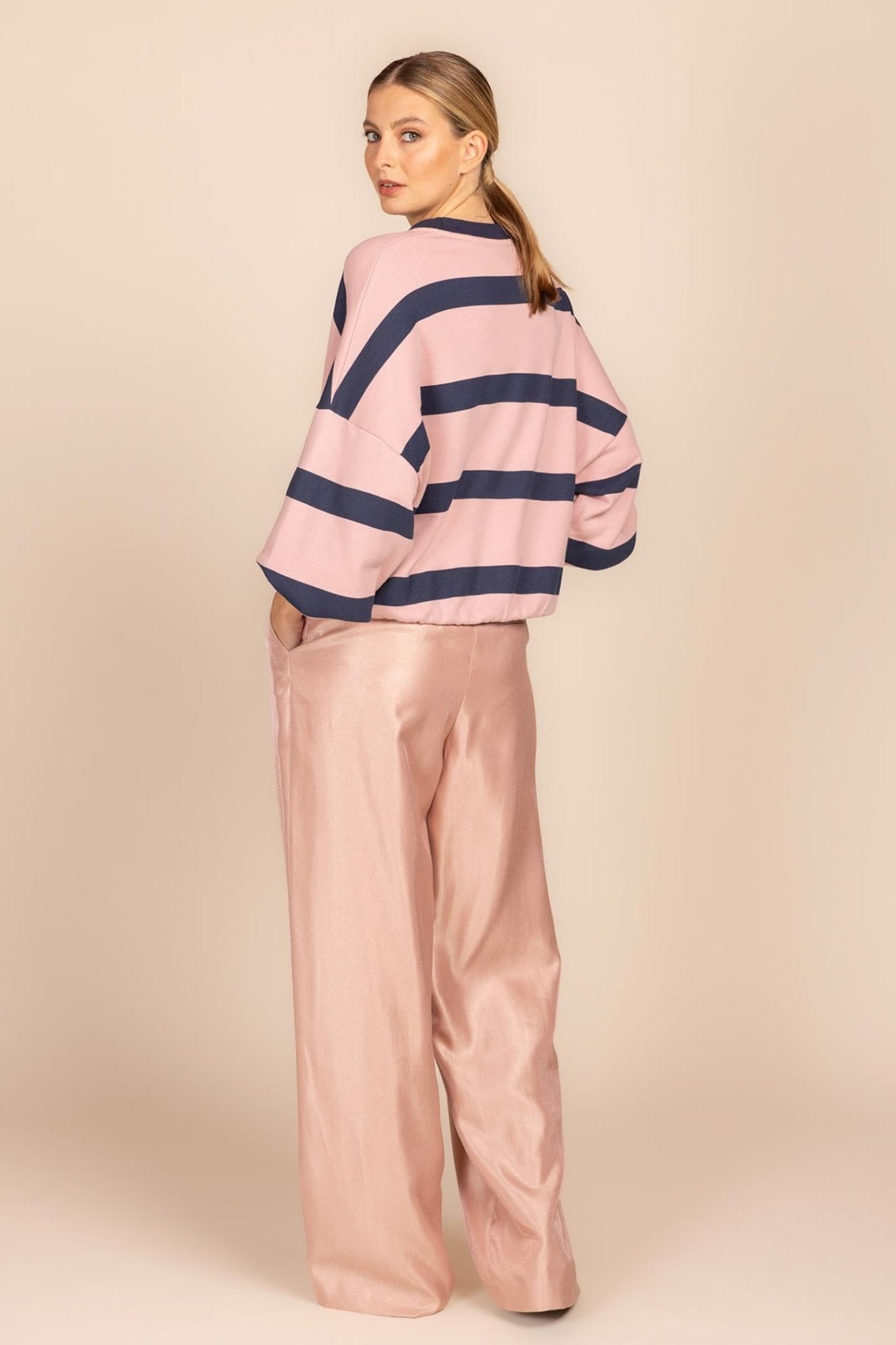 GEKLEDE BROEK MET GLANS (9072) - Four Roses