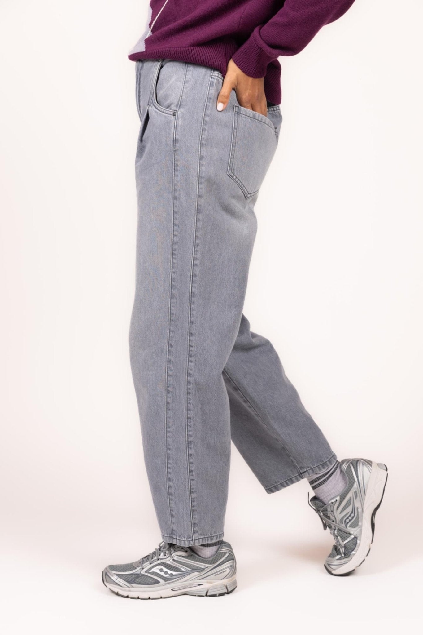 GRIJZE JEANS MET BARRELFIT (9504) - Four Roses