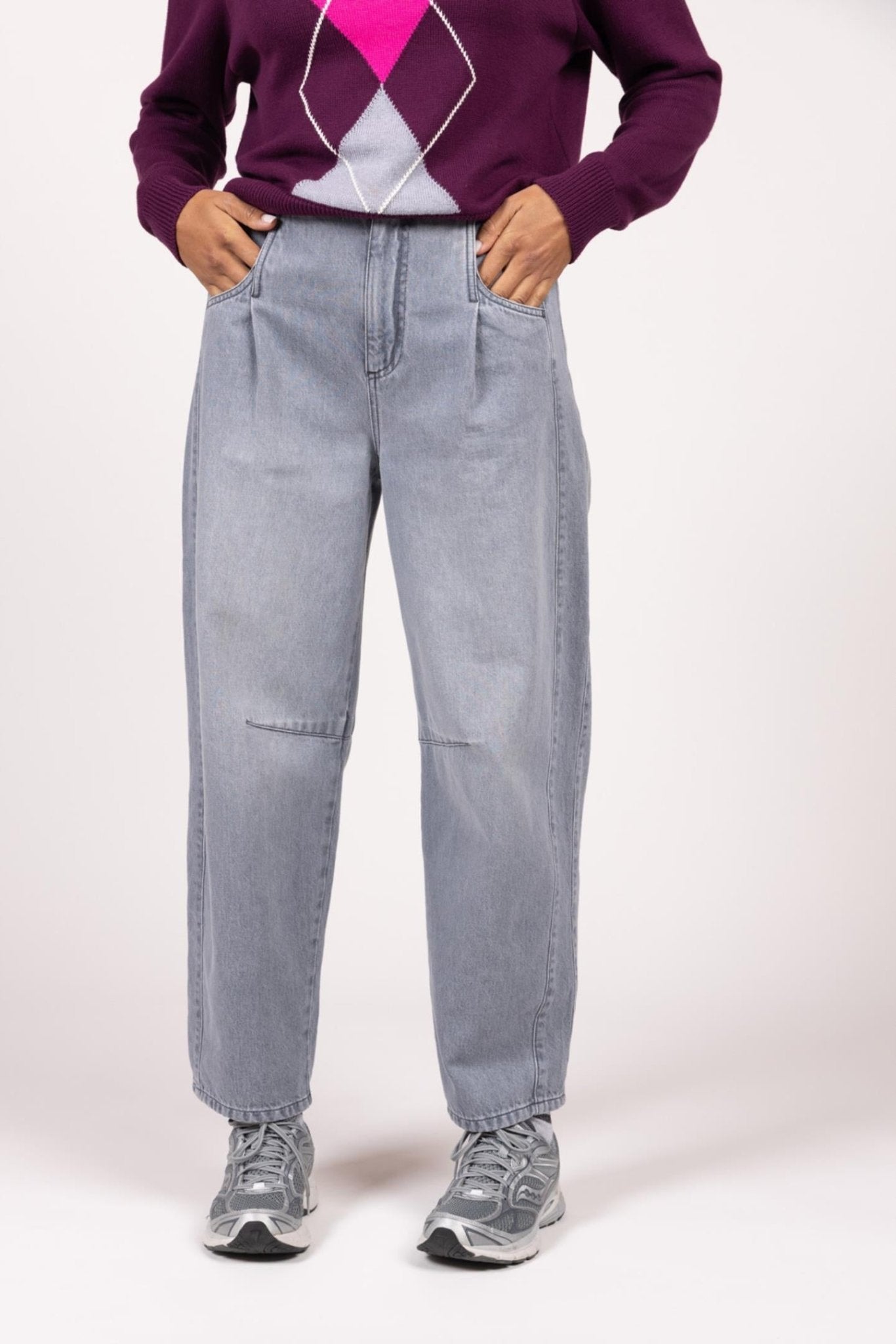 GRIJZE JEANS MET BARRELFIT (9504) - Four Roses