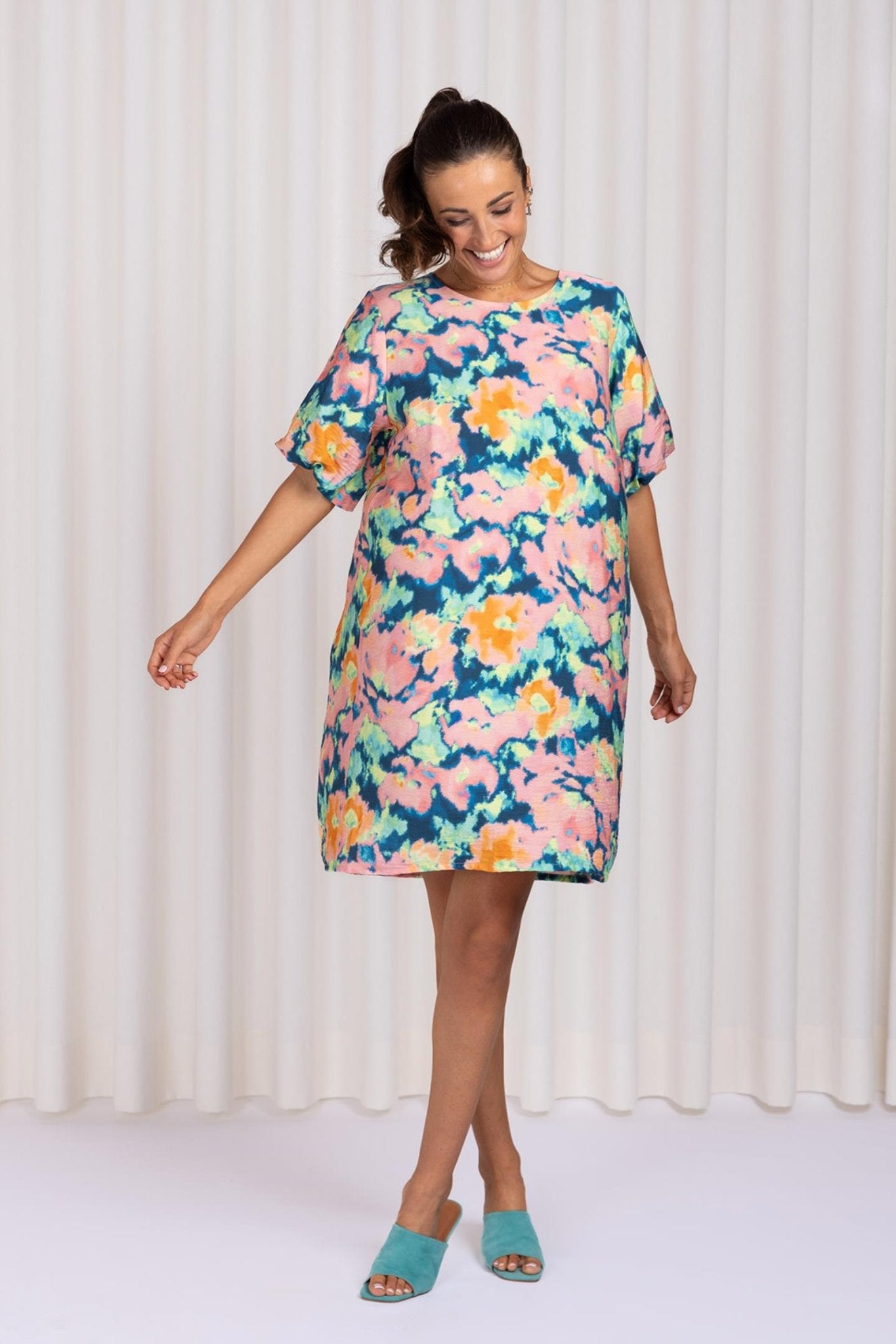 JURK OP KNIELENGTE MET POFMOUW (9138) - Four Roses