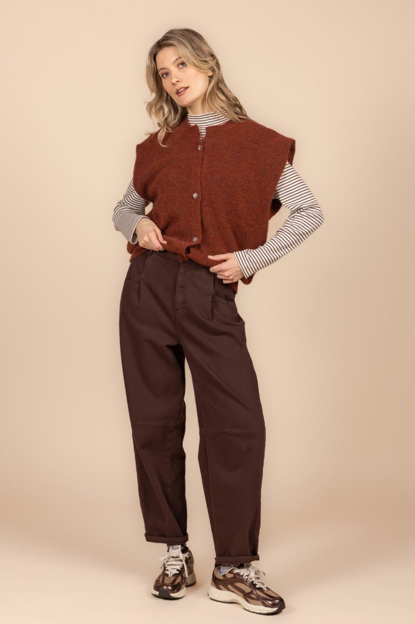 KATOENEN BROEK MET BARRELFIT (9510) - Four Roses