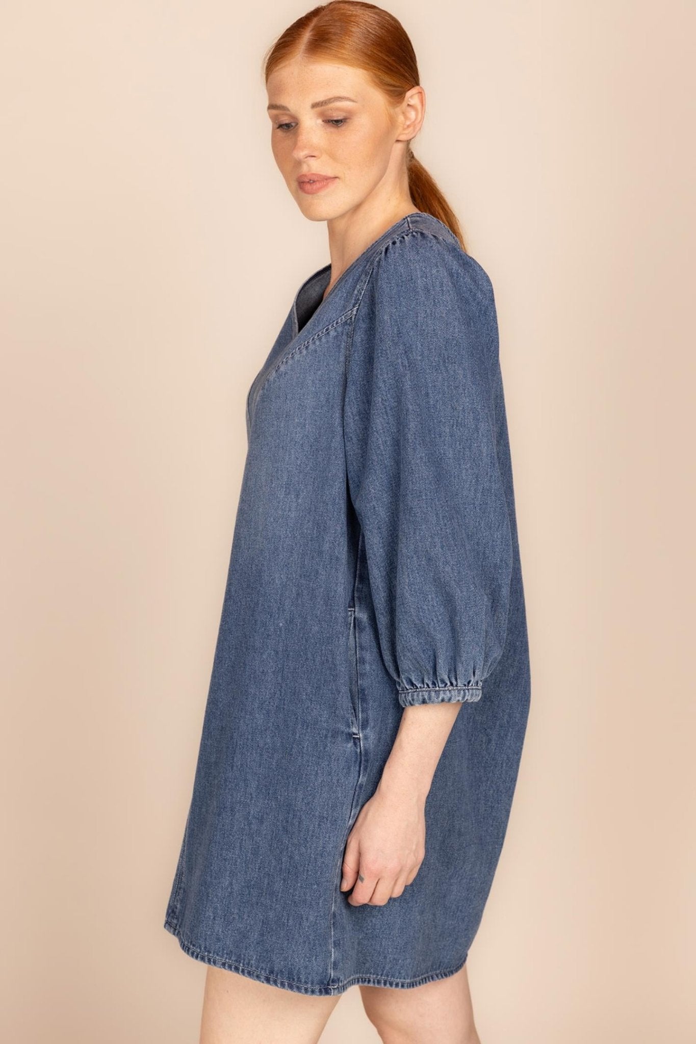 KORTE DENIM JURK (9010) - Four Roses