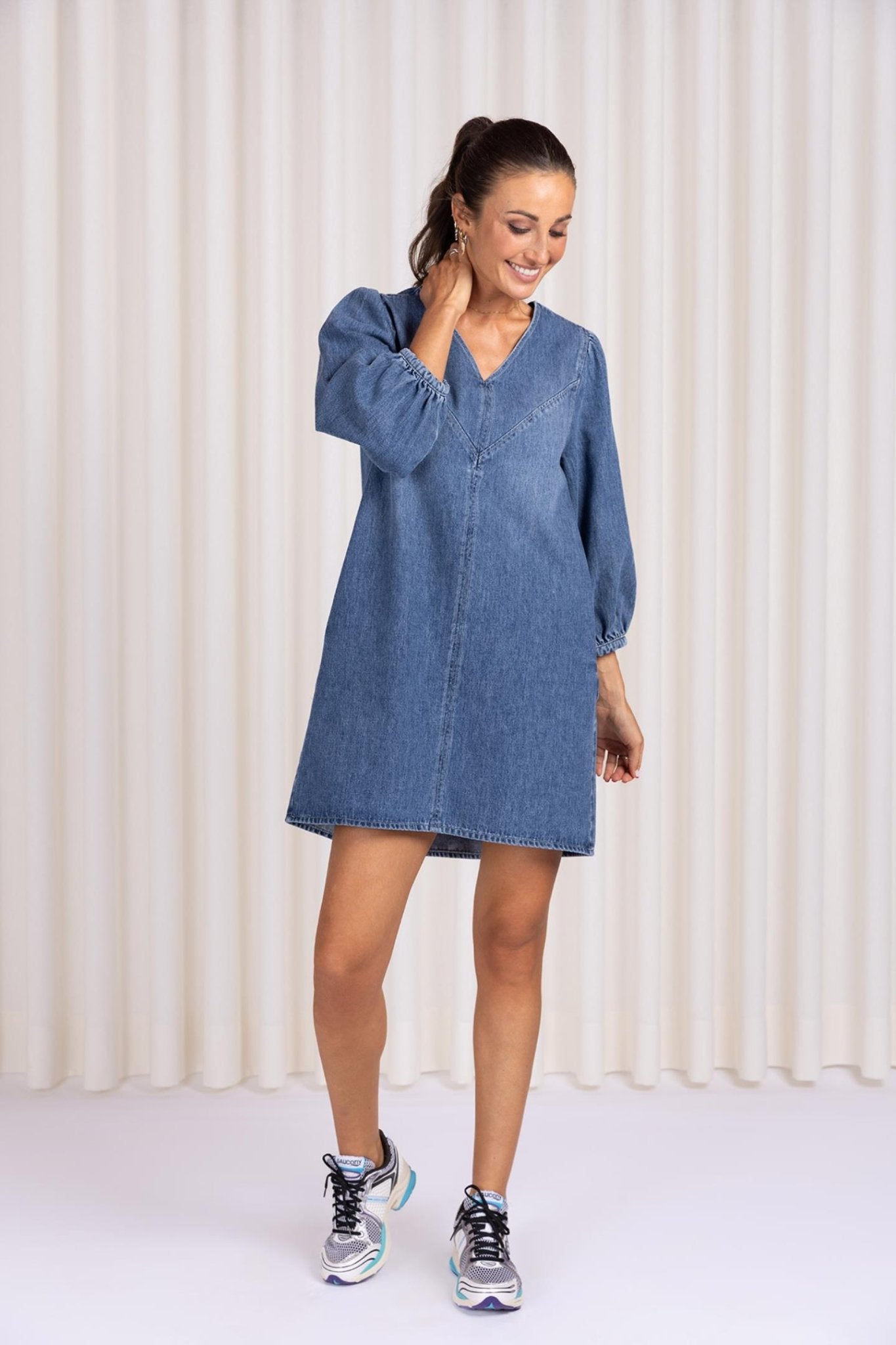 KORTE DENIM JURK (9010) - Four Roses